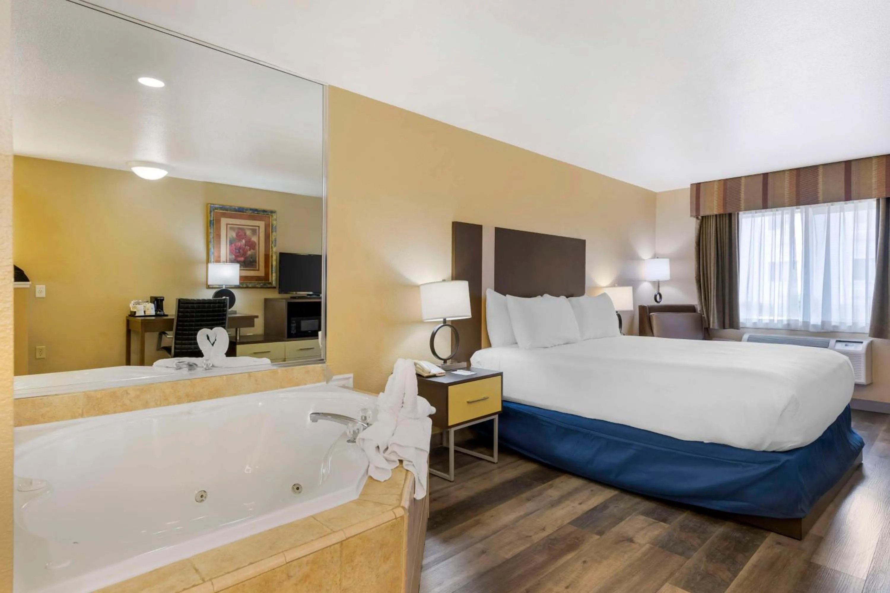 Bedroom, Bed in Best Western Fallon Inn & Suites