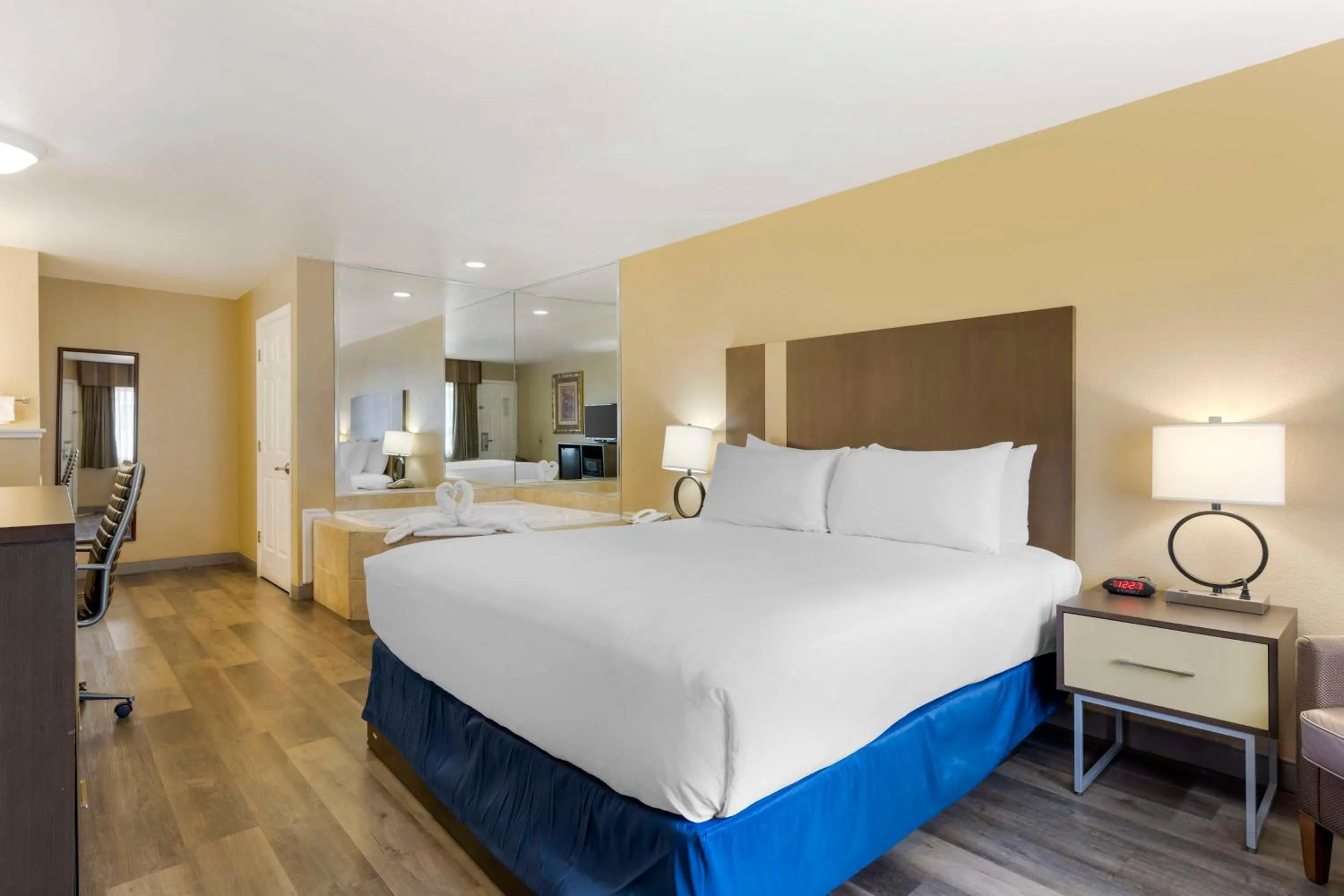 Bedroom, Bed in Best Western Fallon Inn & Suites