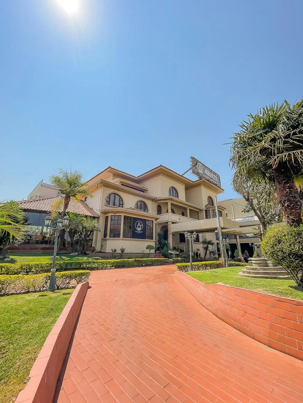 Property building in AVANTI HOTEL & CONVENTION CENTER