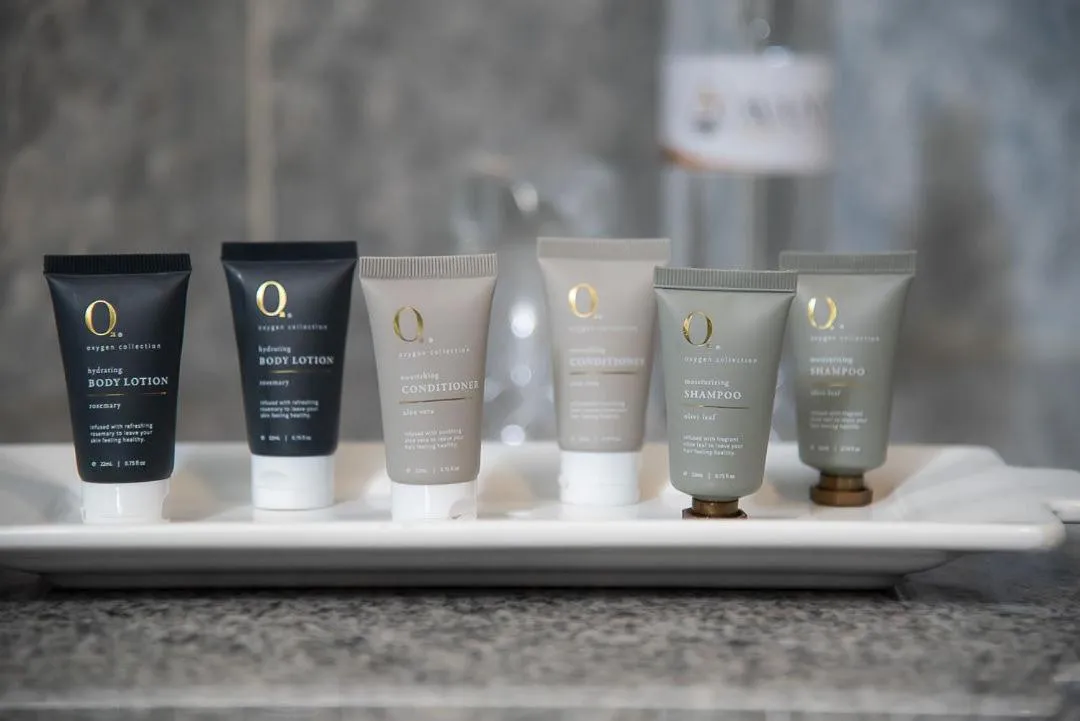 Bathroom in AVANTI HOTEL & CONVENTION CENTER