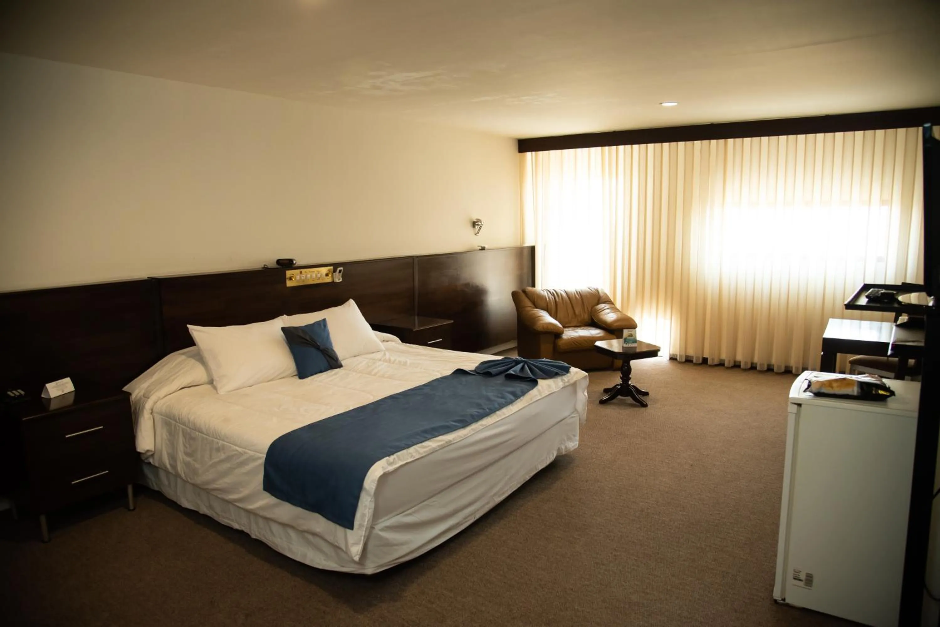 Bed in AVANTI HOTEL & CONVENTION CENTER