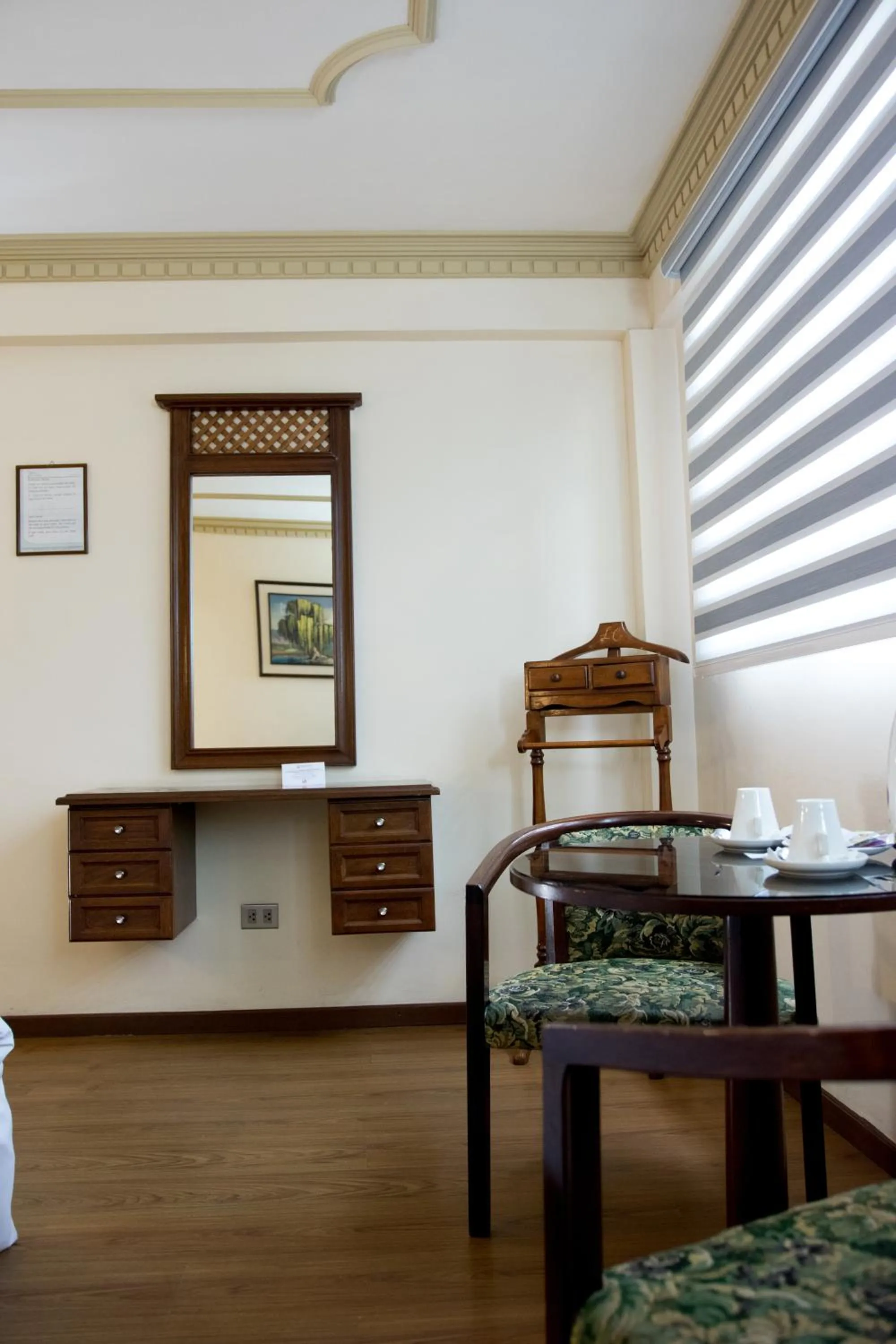 hair dresser in AVANTI HOTEL & CONVENTION CENTER