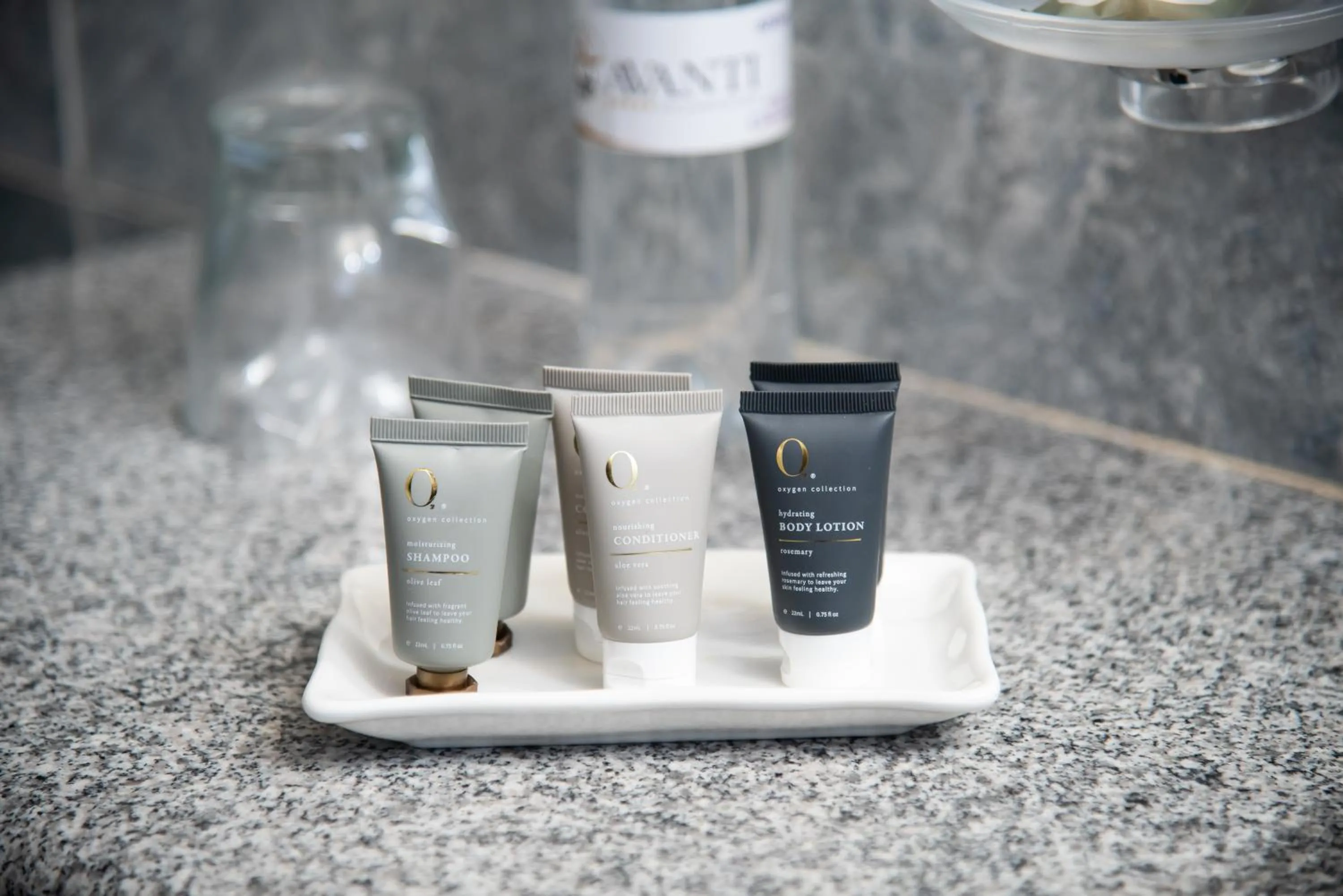 Bathroom in AVANTI HOTEL & CONVENTION CENTER