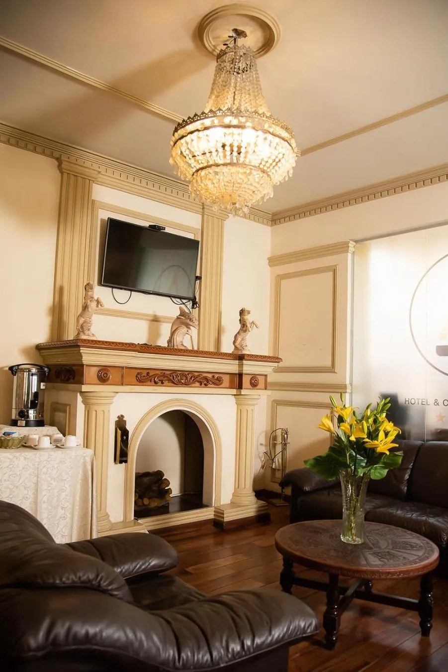 TV and multimedia in AVANTI HOTEL & CONVENTION CENTER