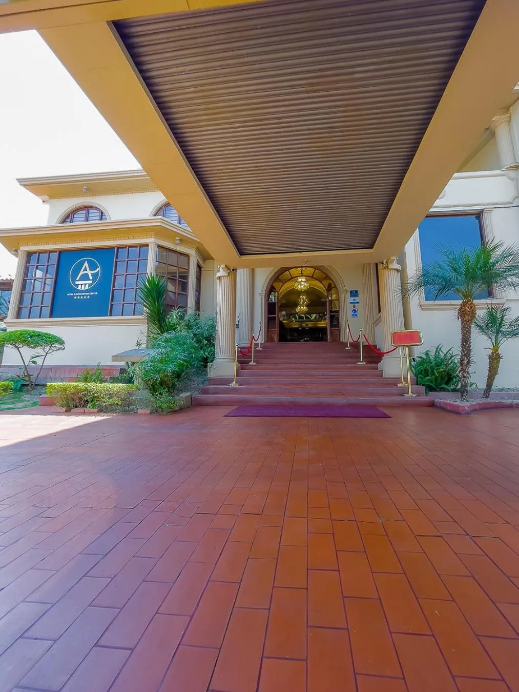 Facade/entrance in AVANTI HOTEL & CONVENTION CENTER