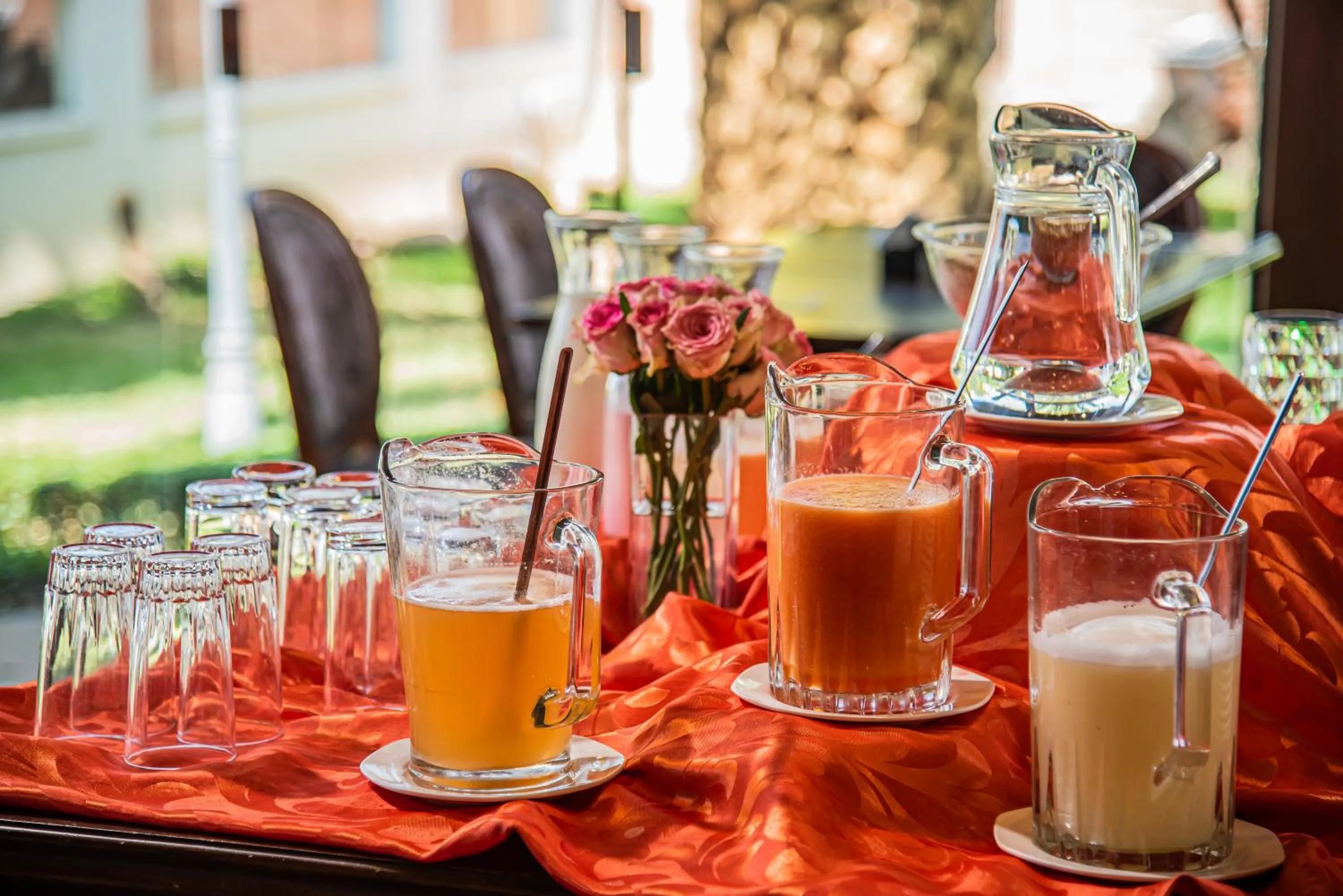 Buffet breakfast in AVANTI HOTEL & CONVENTION CENTER