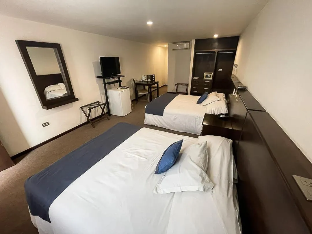 Bed in AVANTI HOTEL & CONVENTION CENTER