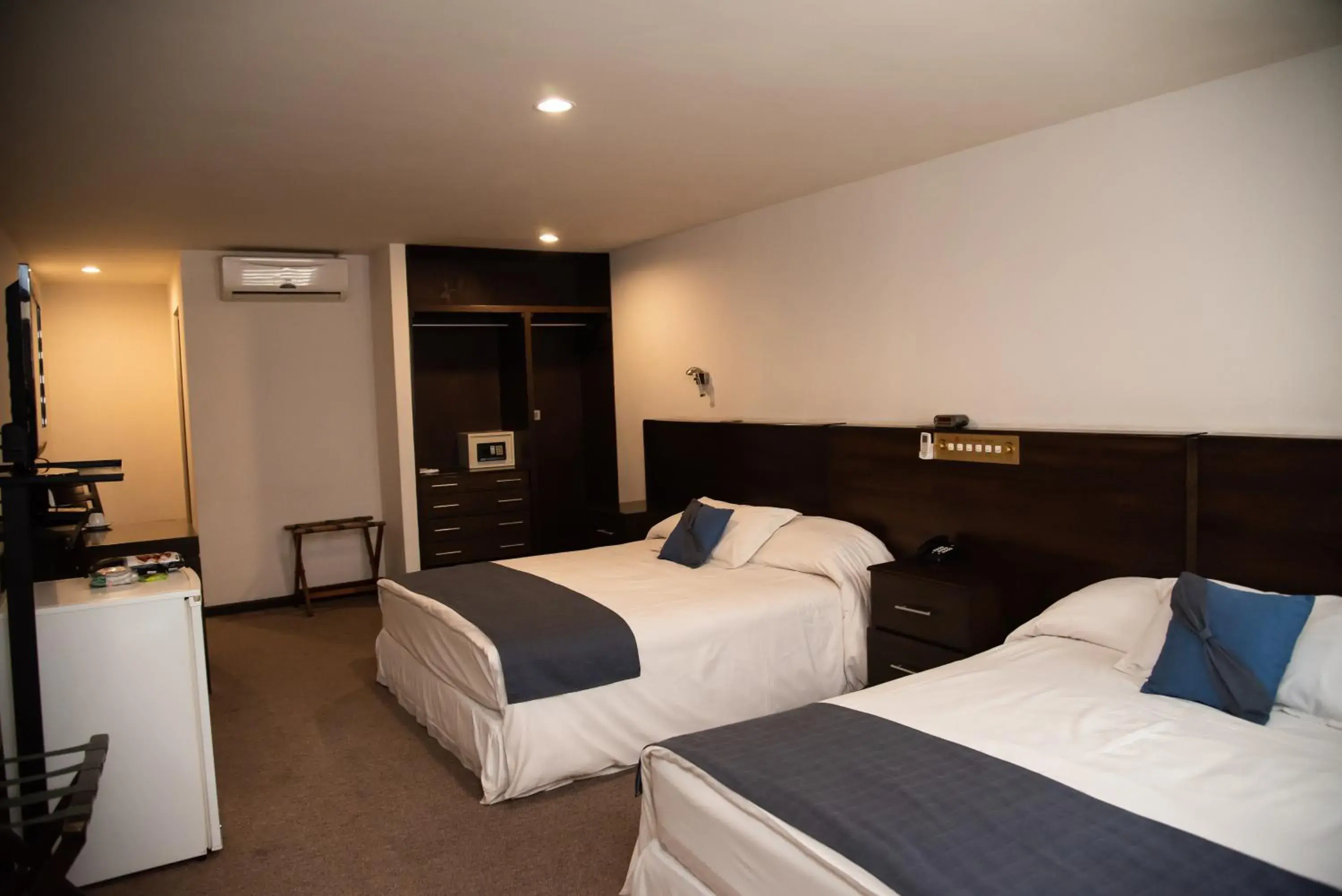 Deluxe Double Room with Two Double Beds in AVANTI HOTEL & CONVENTION CENTER Deluxe Double Room with Two Double Beds in AVANTI HOTEL & CONVENTION CENTER