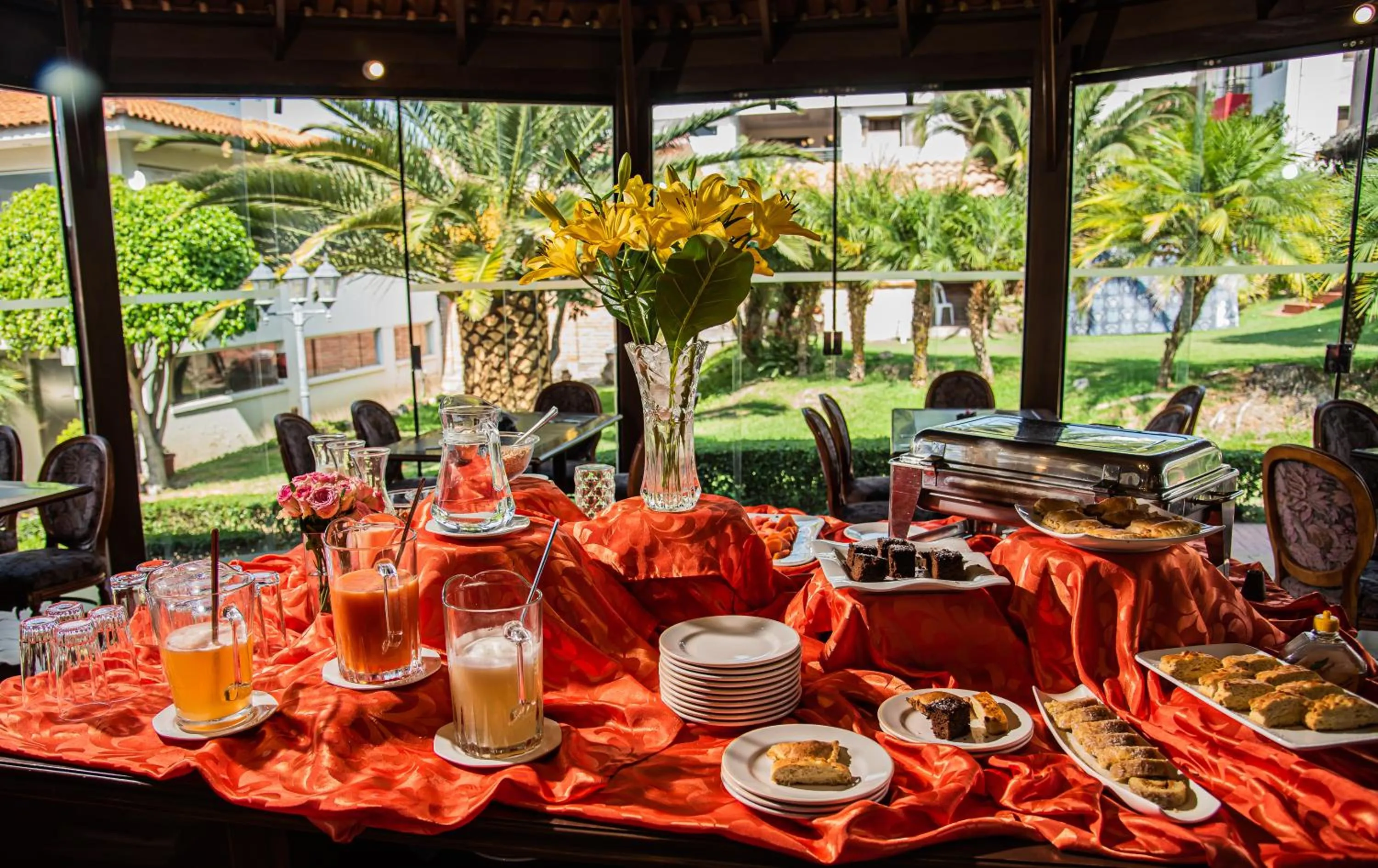 Buffet breakfast in AVANTI HOTEL & CONVENTION CENTER