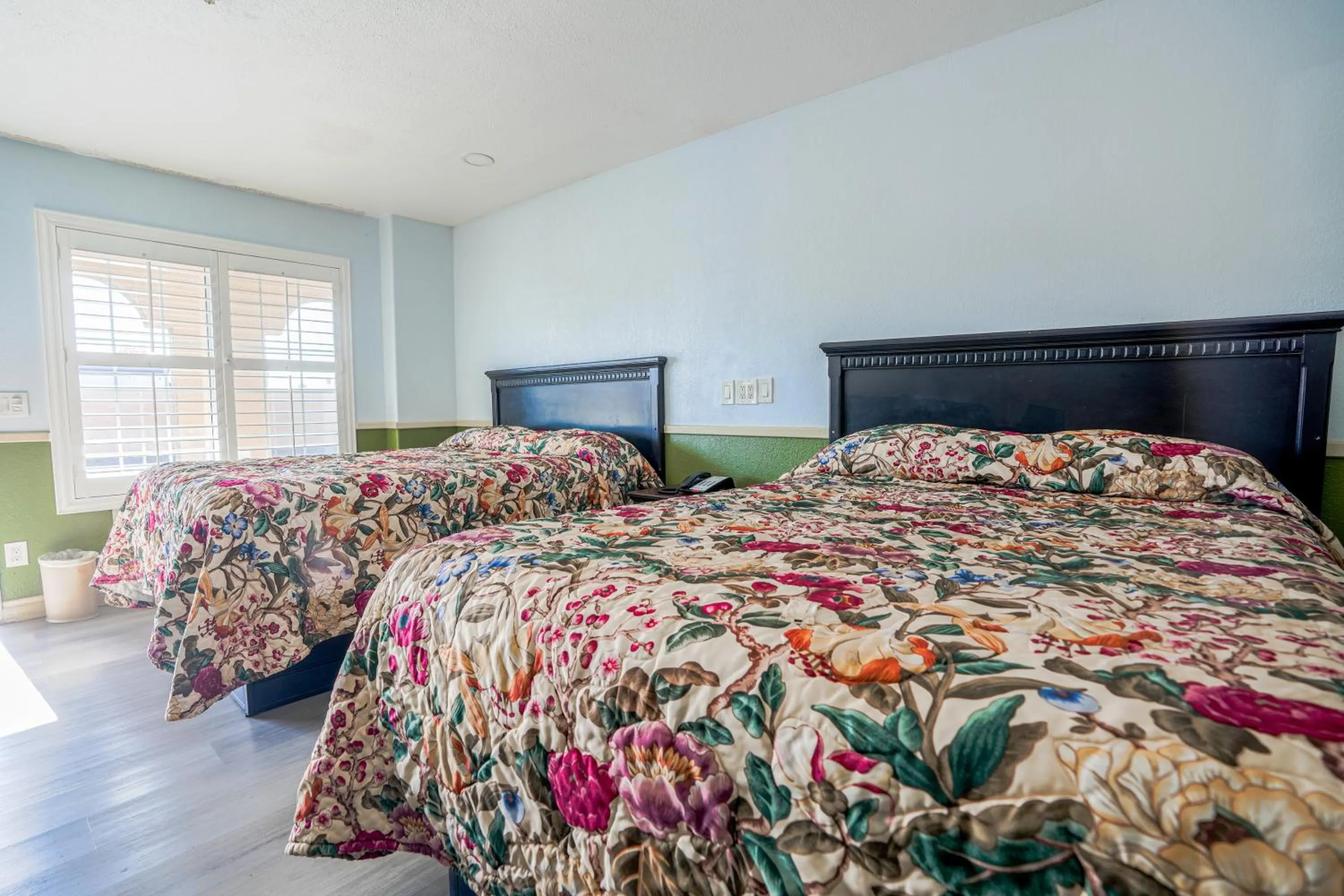 Bedroom, Bed in Day & Night Inn