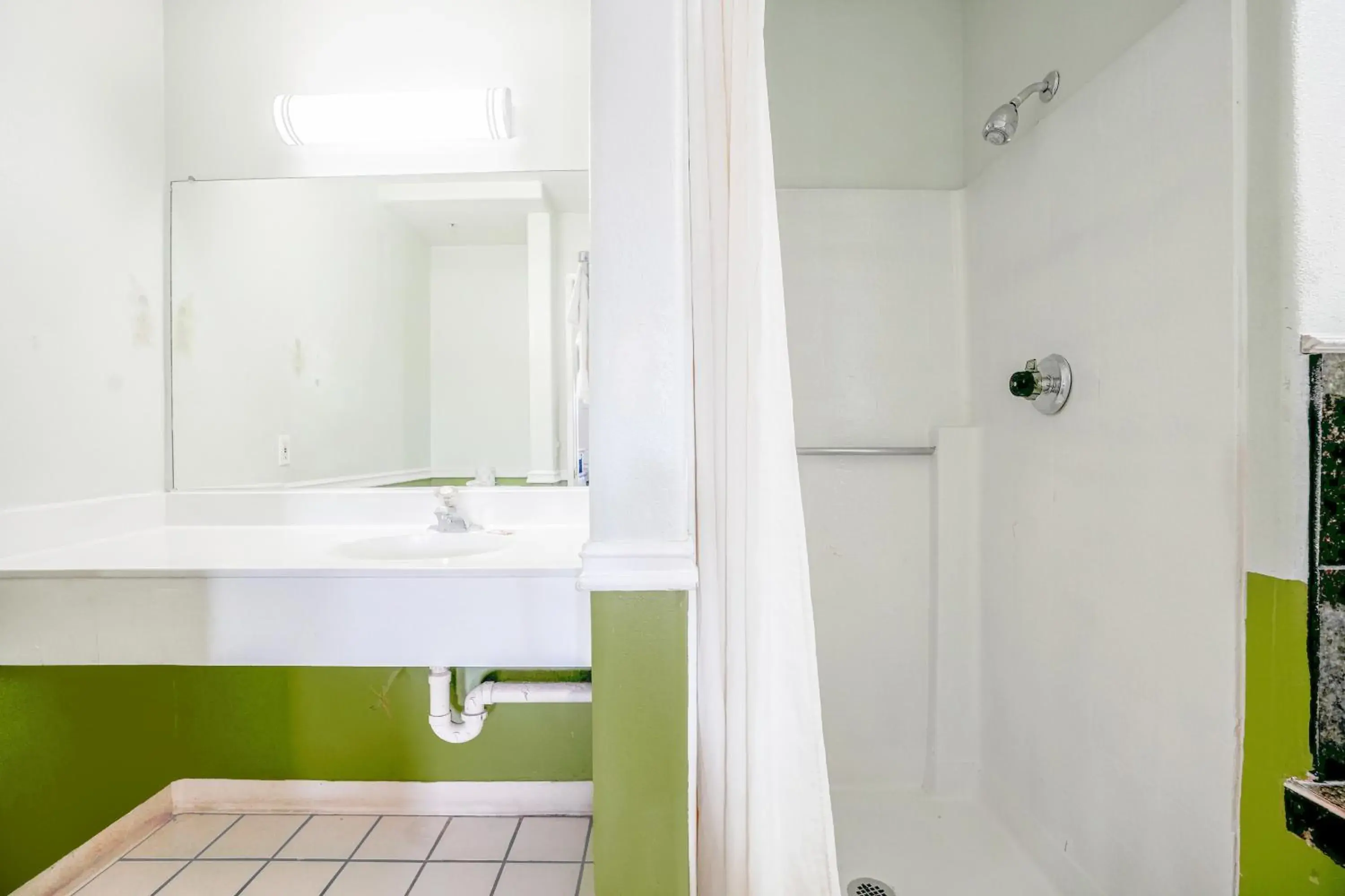 King Bed Non-Smoking in Day & Night Inn King Bed Non-Smoking in Day & Night Inn