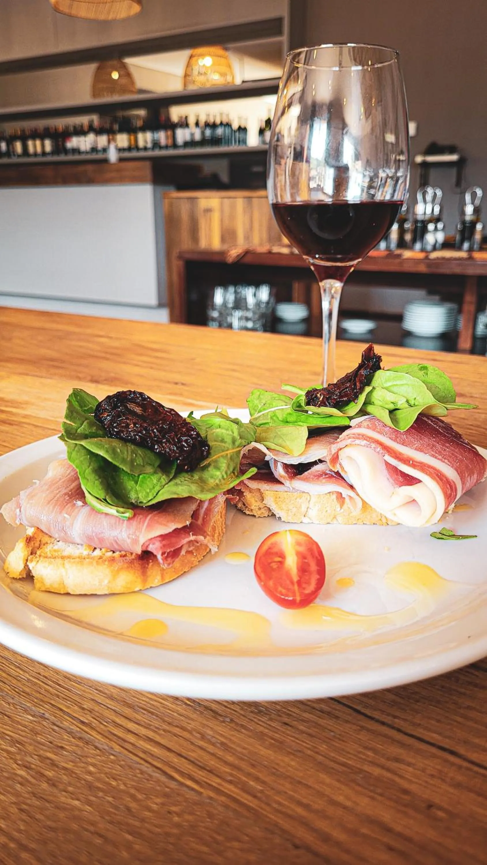 Restaurant/places to eat in Fuente Mayor Hotel & Casino