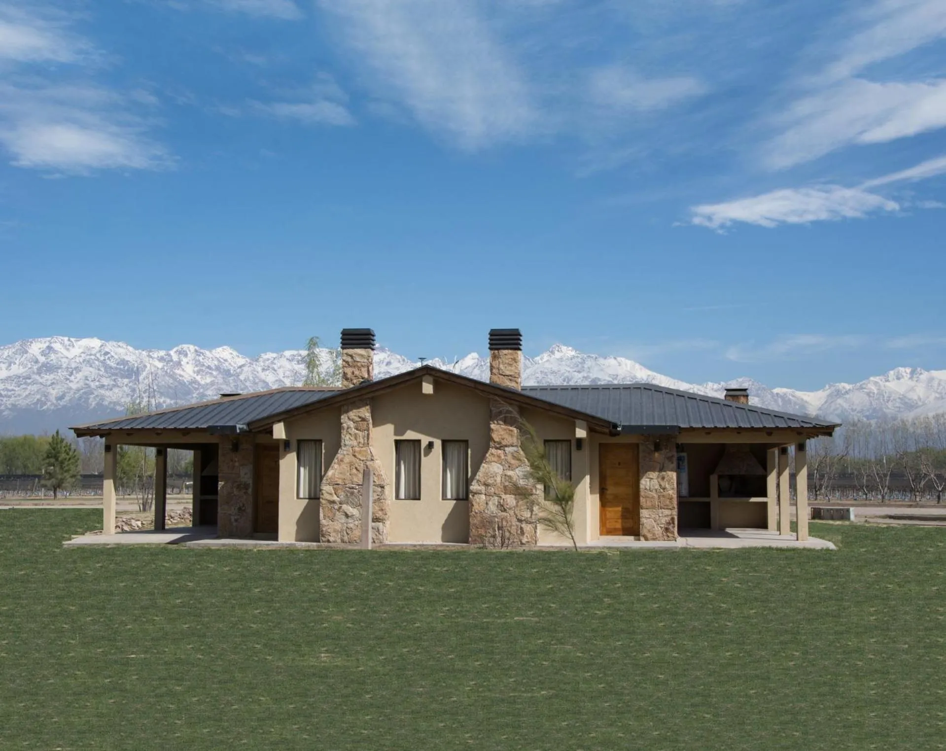 Property building in Fuente Mayor Hotel & Casino