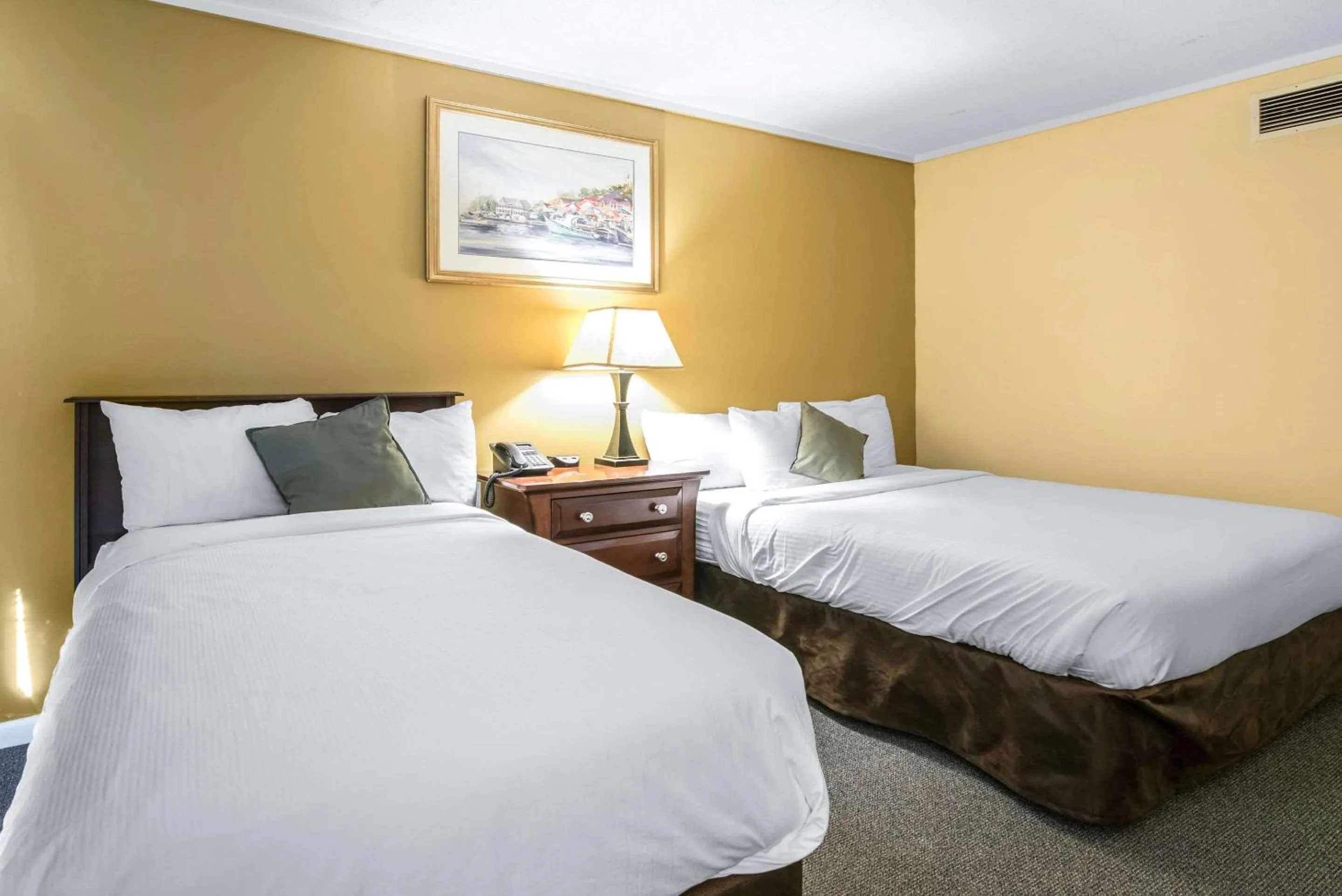 Bedroom, Bed in TiltonLodge Inn & Suites