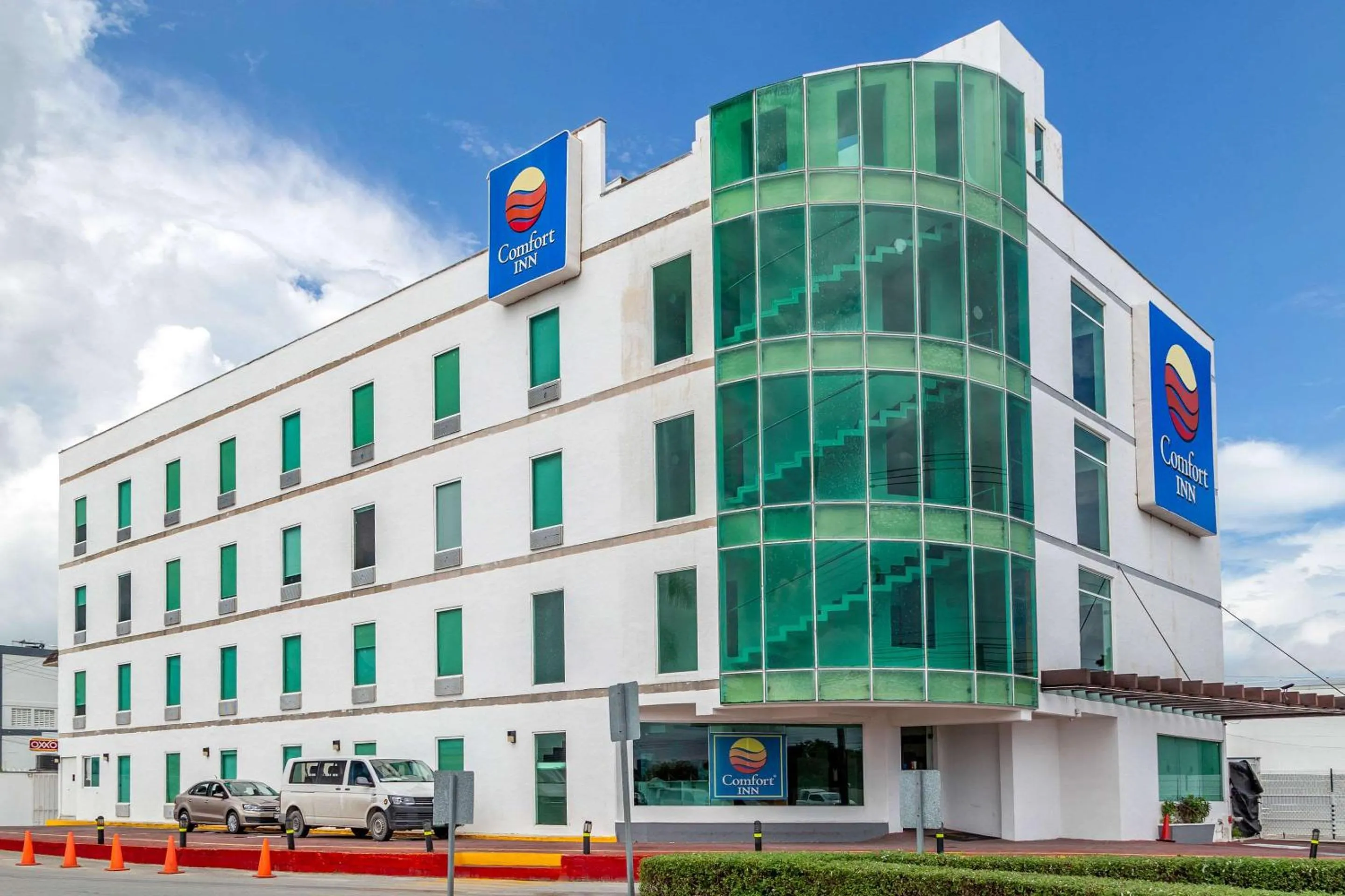 Property building in Comfort Inn Cancún Aeropuerto