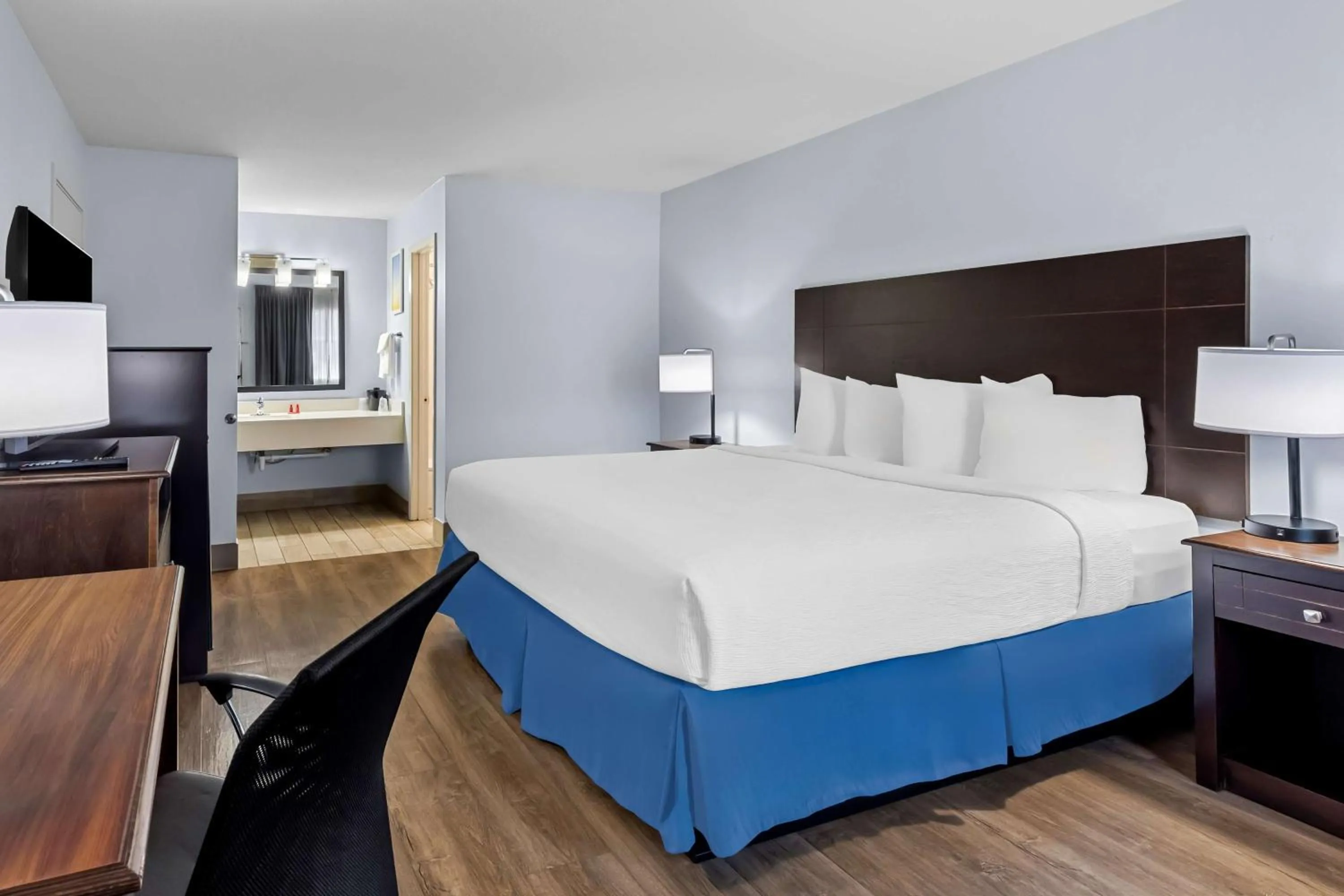 Bedroom, Bed in SureStay Plus by Best Western Beaumont