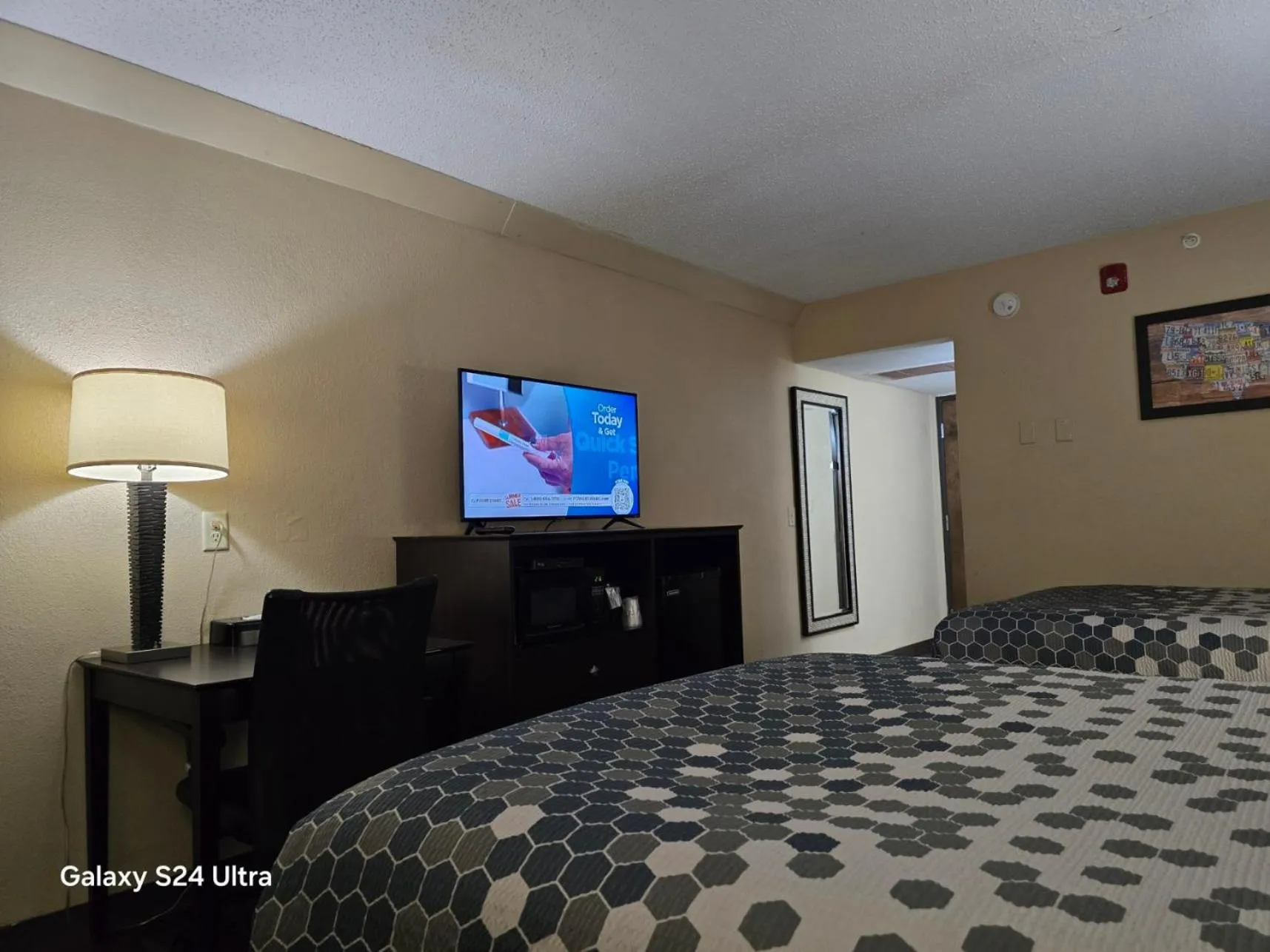 Photo of the whole room, Bed in Econo Lodge Inn & Suites Mason City - Clear Lake