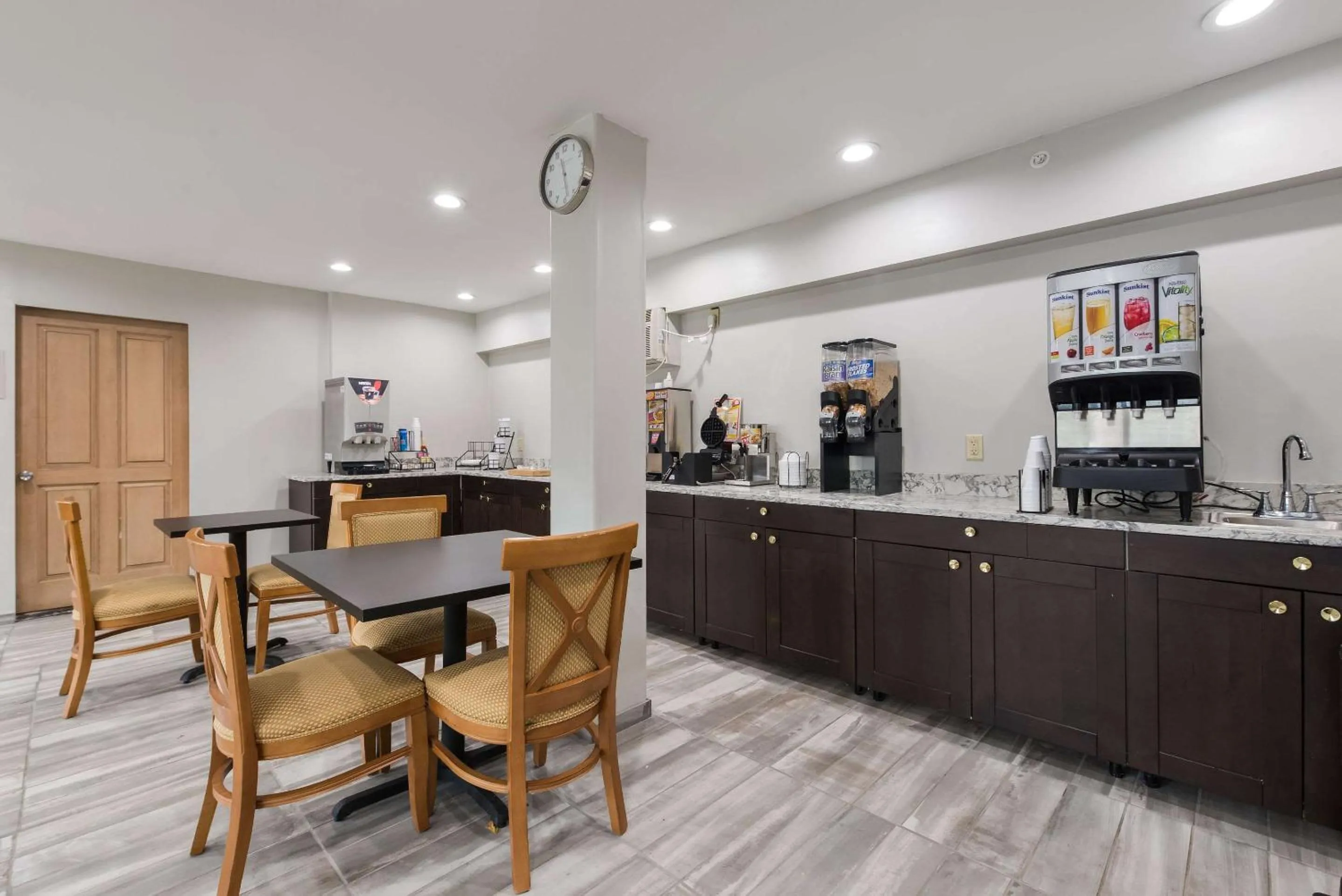 Restaurant/places to eat in Econo Lodge Inn & Suites Mason City - Clear Lake