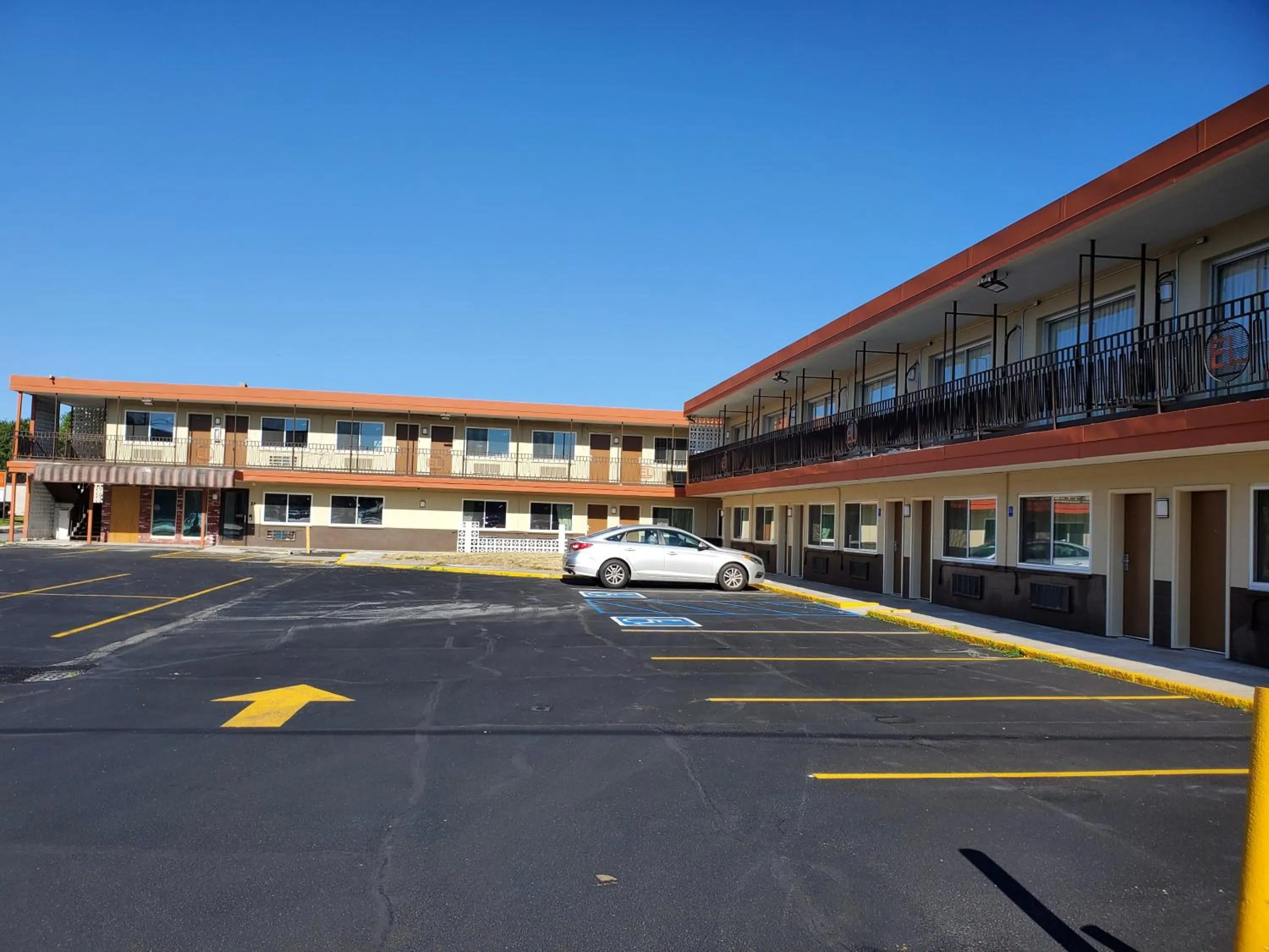 Property building in Econo Lodge Inn & Suites Mason City - Clear Lake