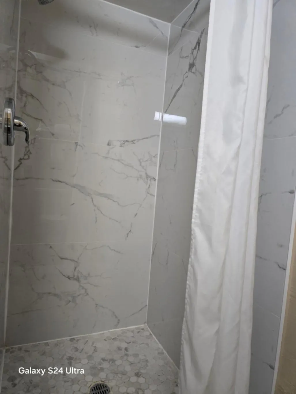 Bathroom in Econo Lodge Inn & Suites Mason City - Clear Lake