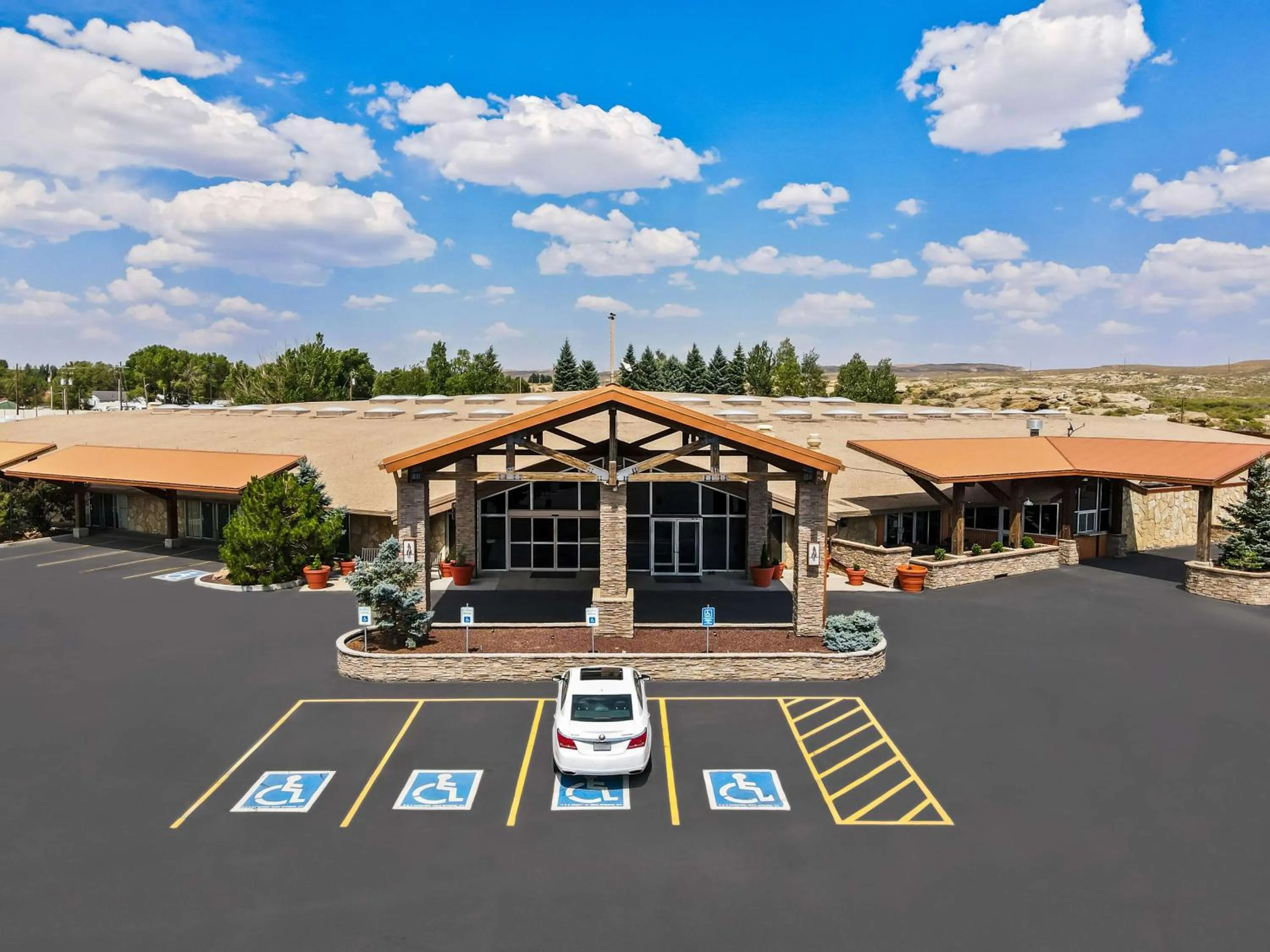 Property building in Best Western Outlaw Inn