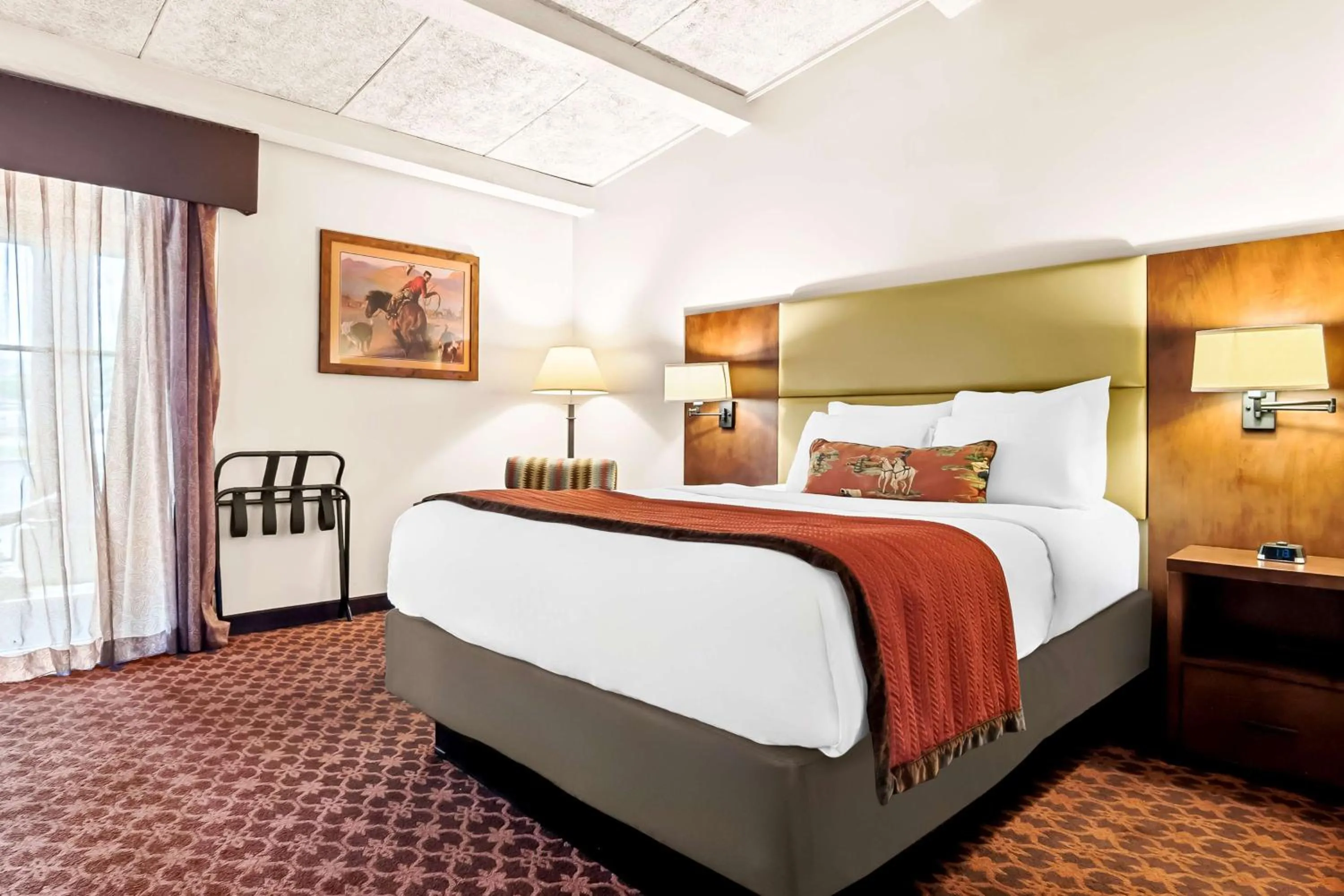 Bedroom, Bed in Best Western Outlaw Inn
