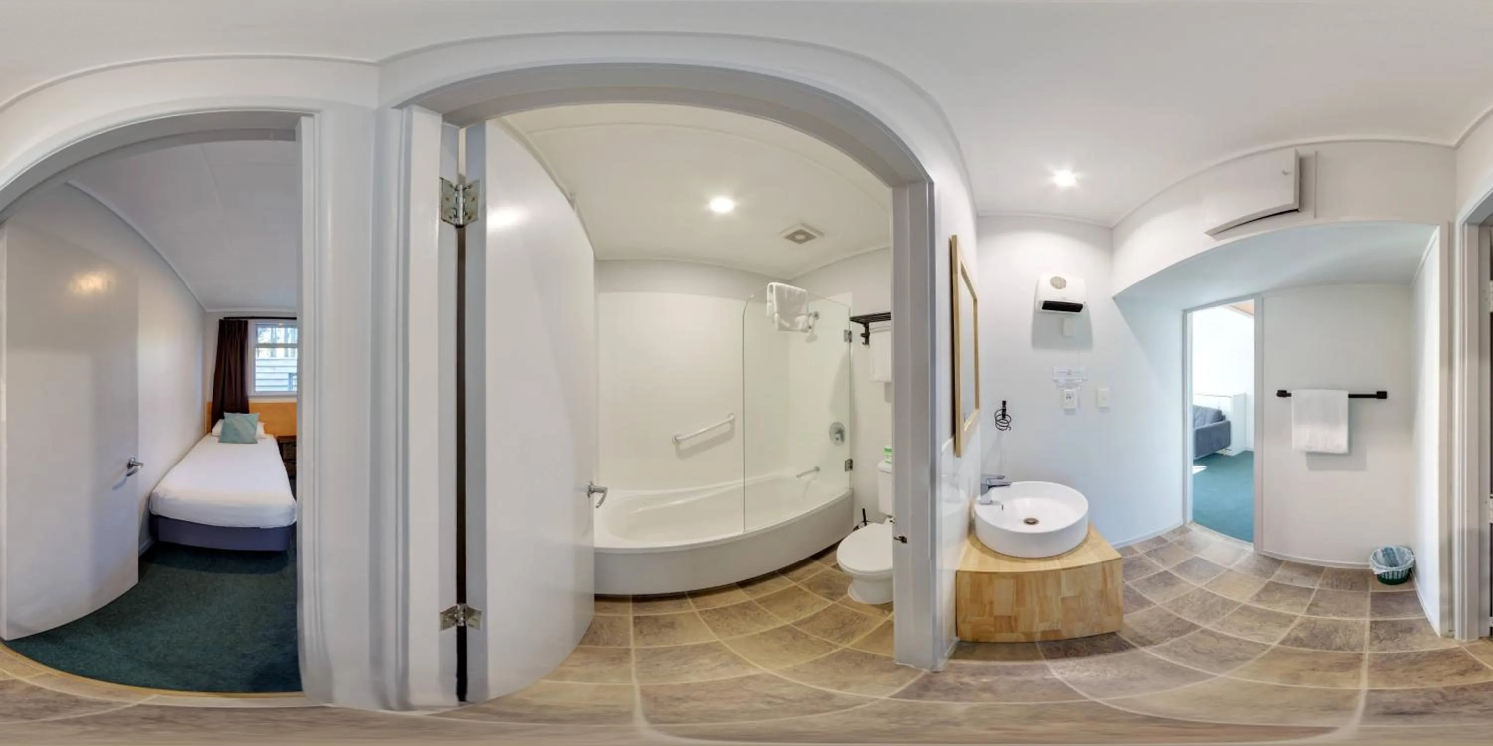 Toilet, Bed in Hideaway of Rotorua