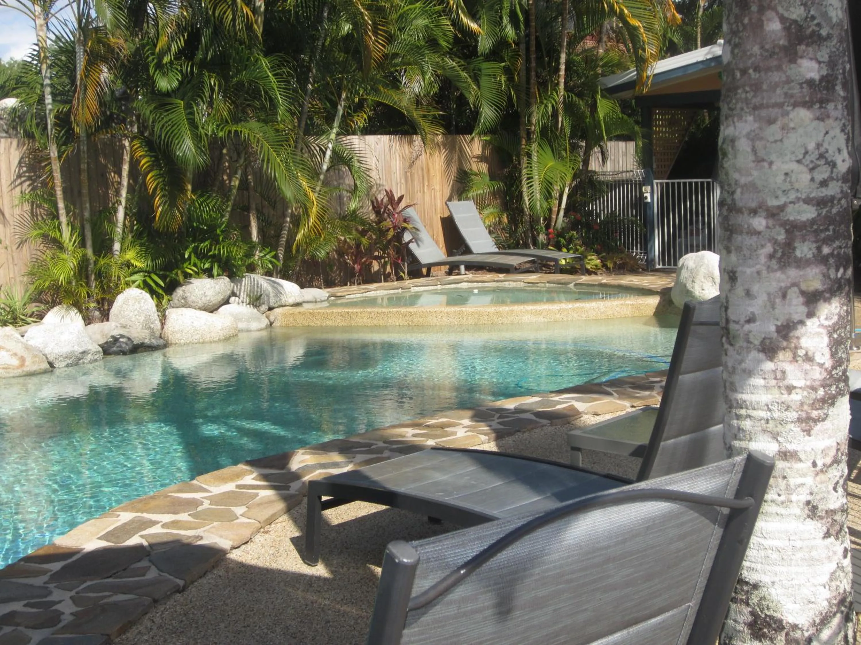 Swimming pool in Lazy Lizard Motor Inn