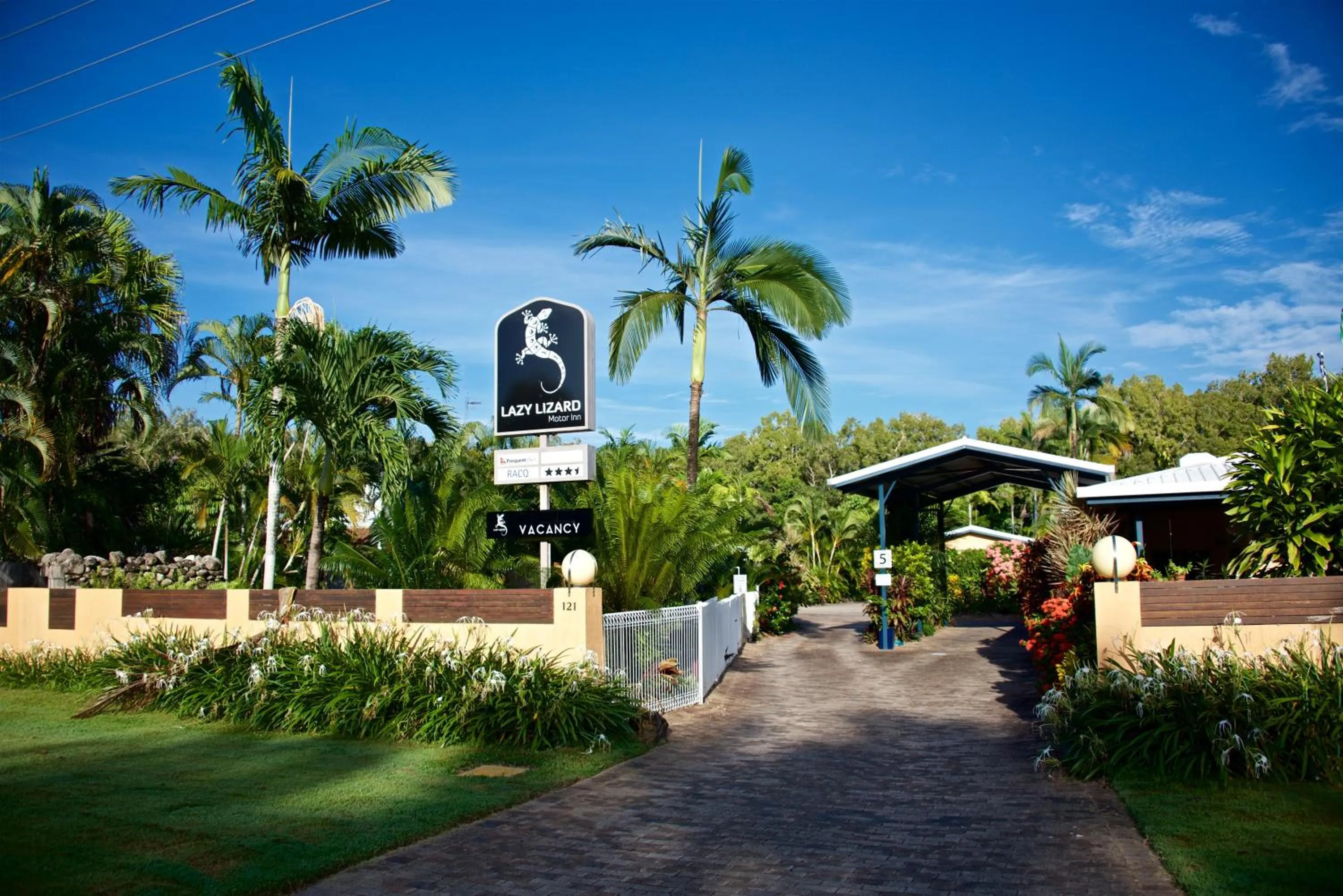 Facade/entrance in Lazy Lizard Motor Inn