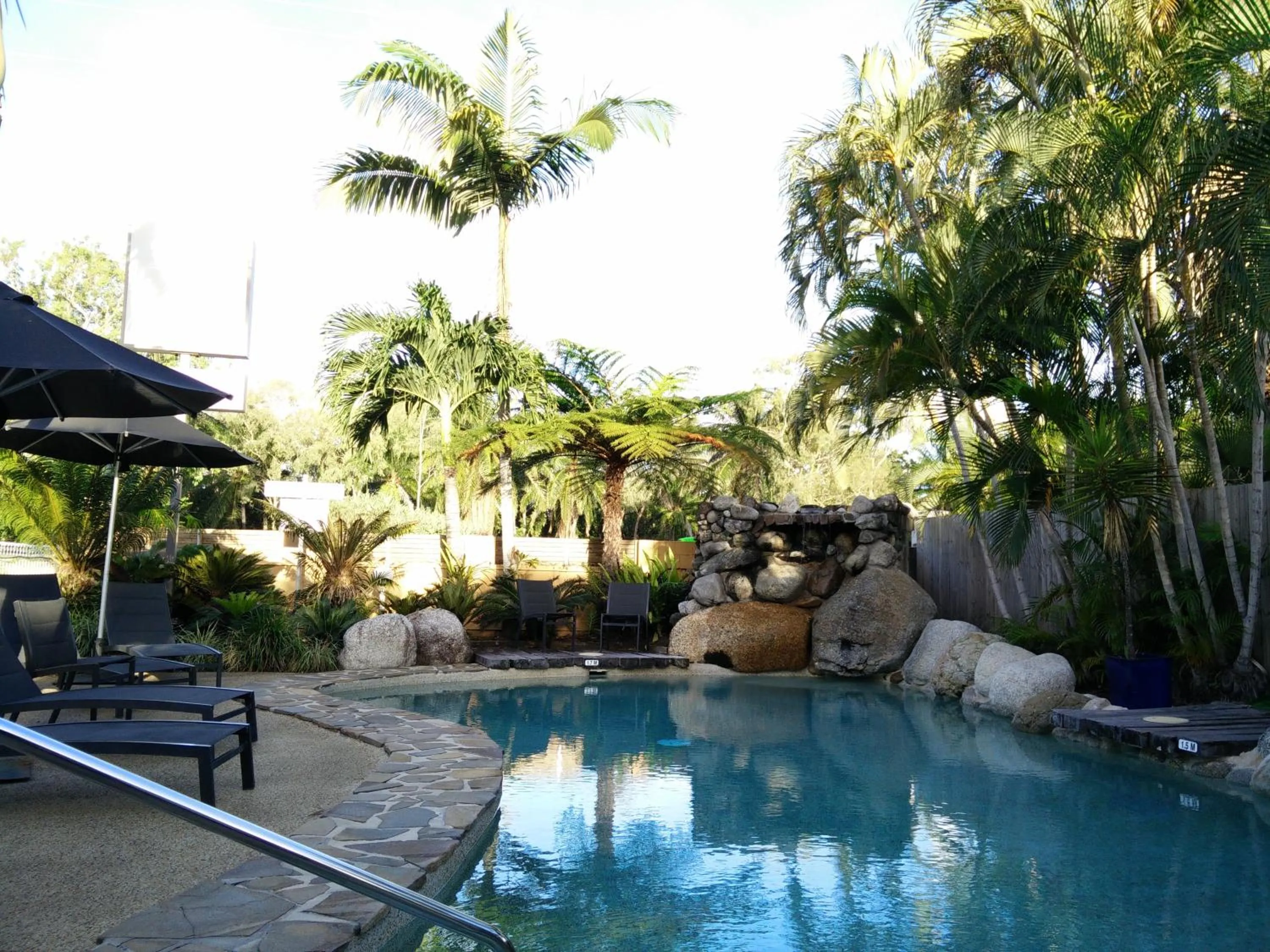 Swimming pool in Lazy Lizard Motor Inn