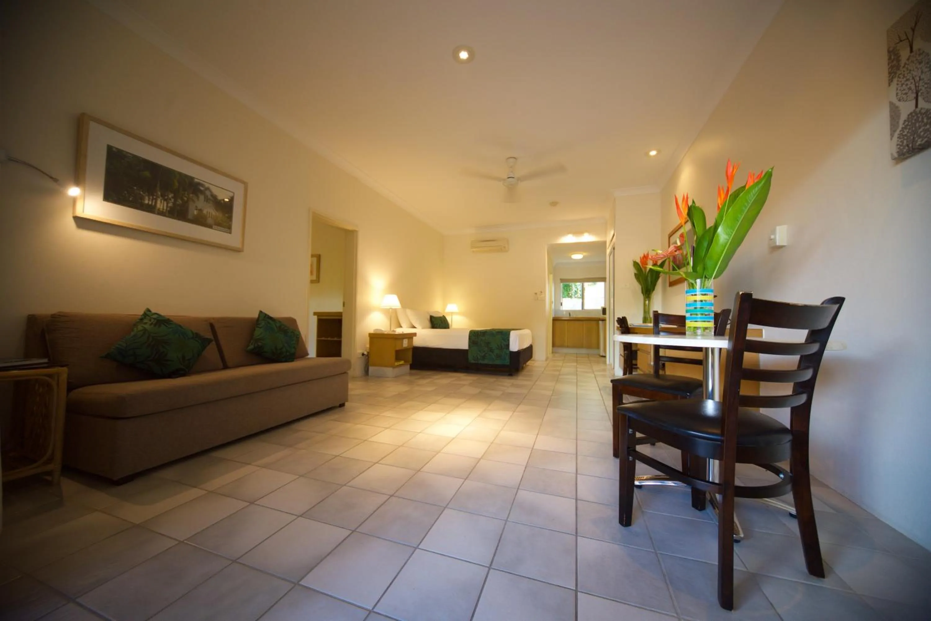 Kitchen or kitchenette in Lazy Lizard Motor Inn