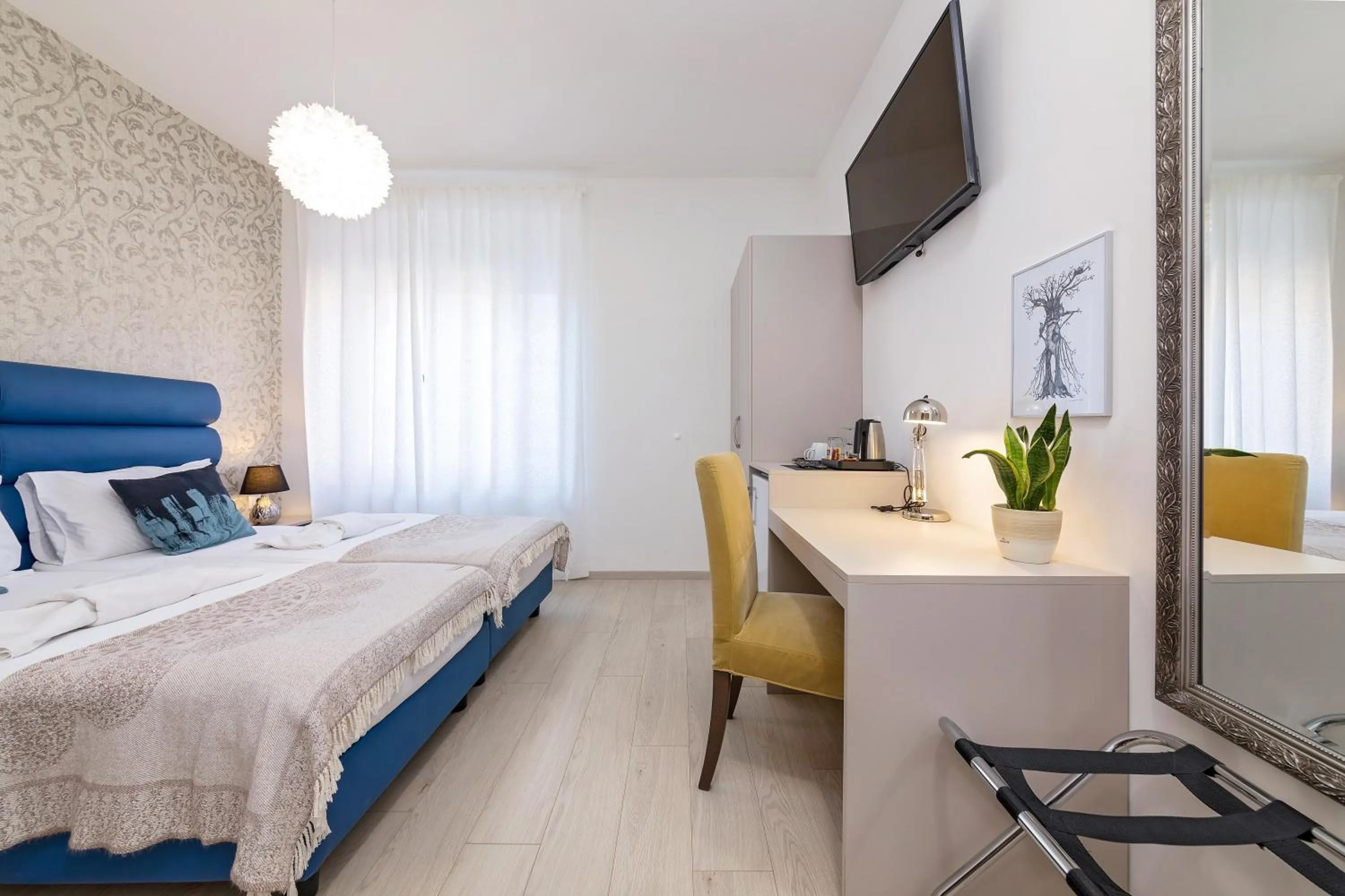 TV and multimedia, Bed in San Martino Rooms