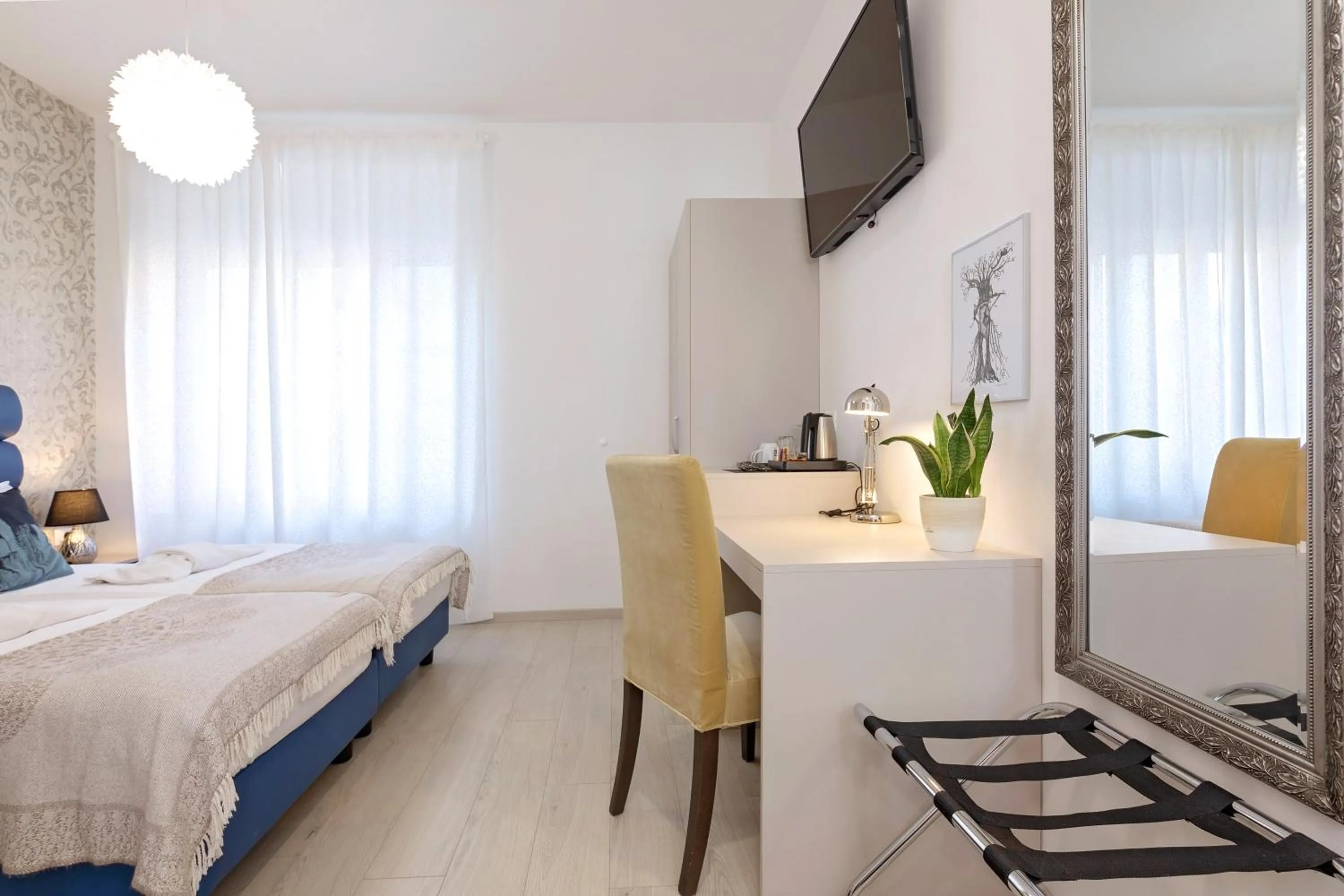 TV and multimedia, Bed in San Martino Rooms