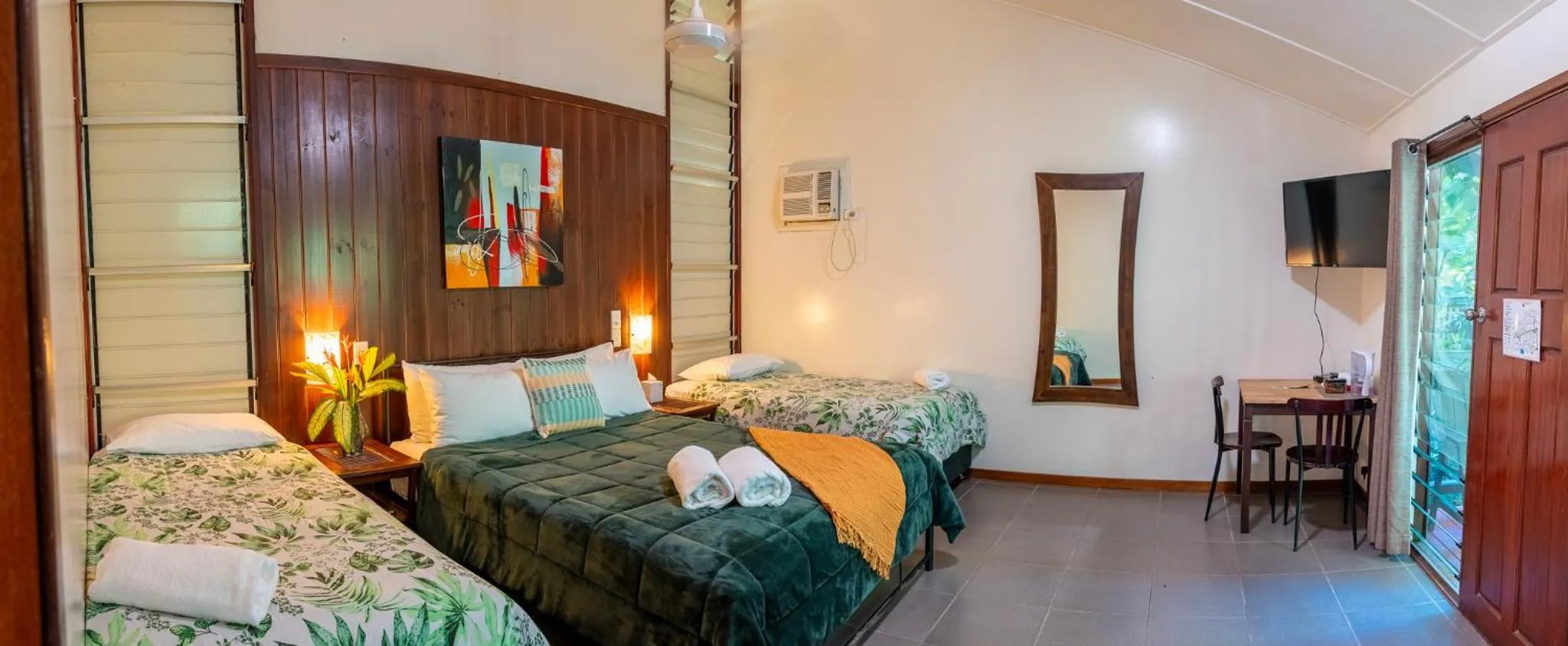 Photo of the whole room, Bed in Heritage Lodge - in the Daintree