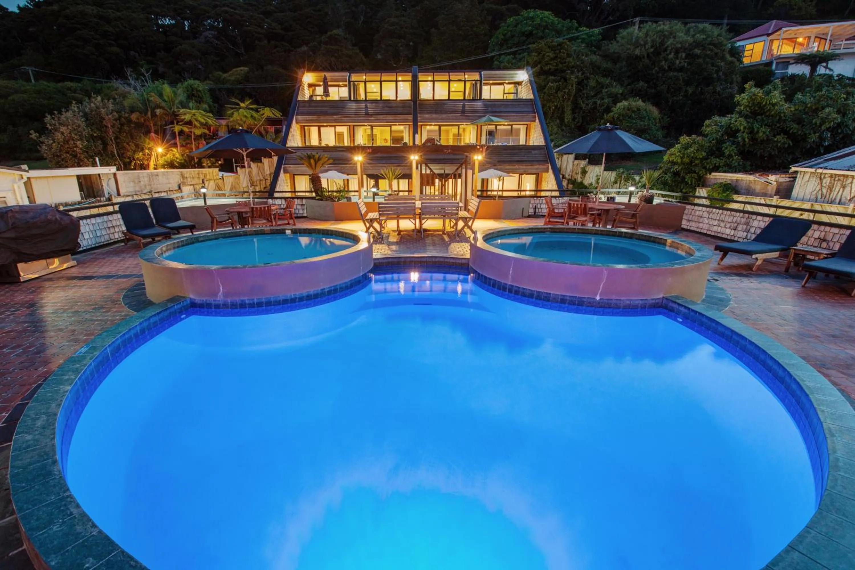 Facade/entrance in Pioneer Waterfront Apartments