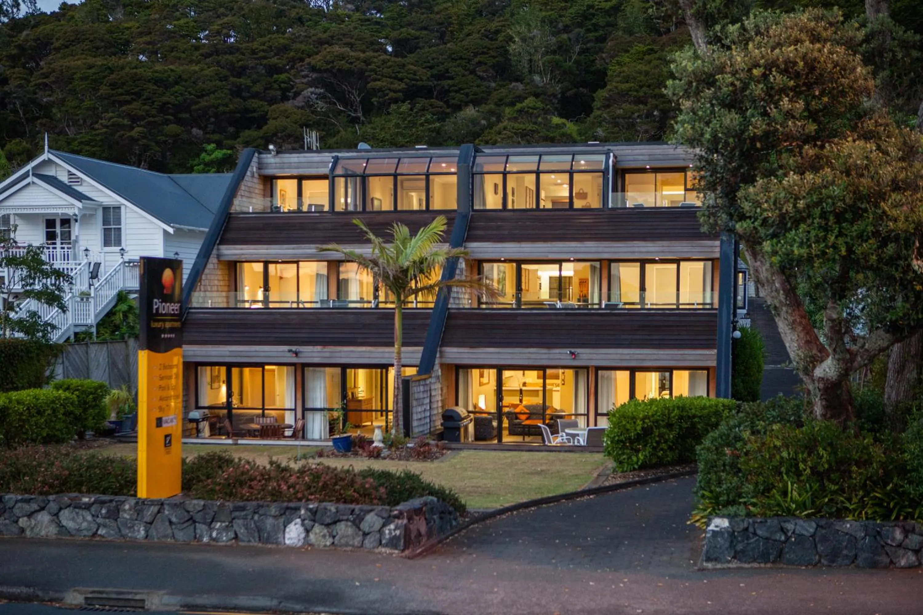 Facade/entrance in Pioneer Waterfront Apartments
