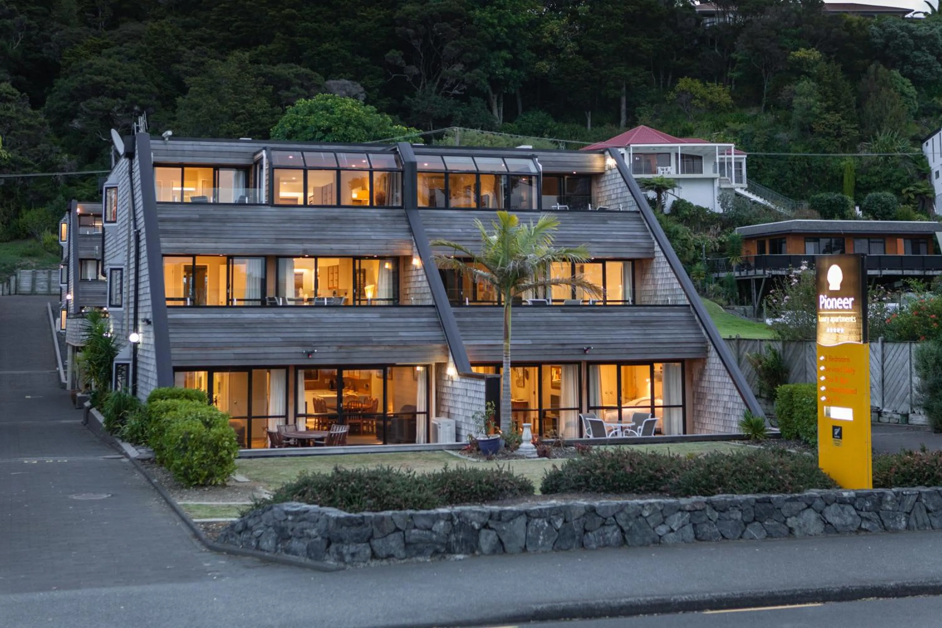Facade/entrance in Pioneer Waterfront Apartments
