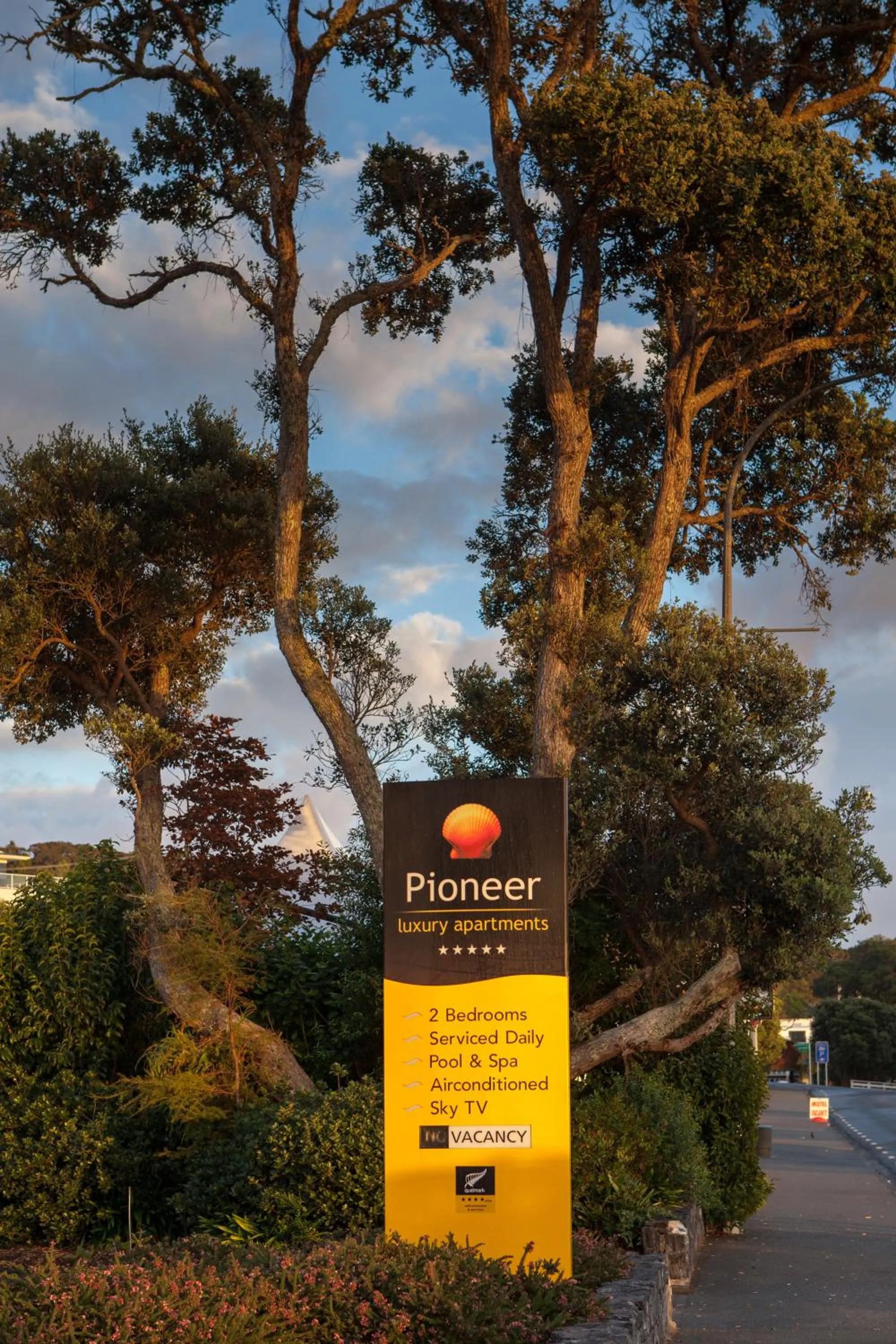 Area and facilities in Pioneer Waterfront Apartments