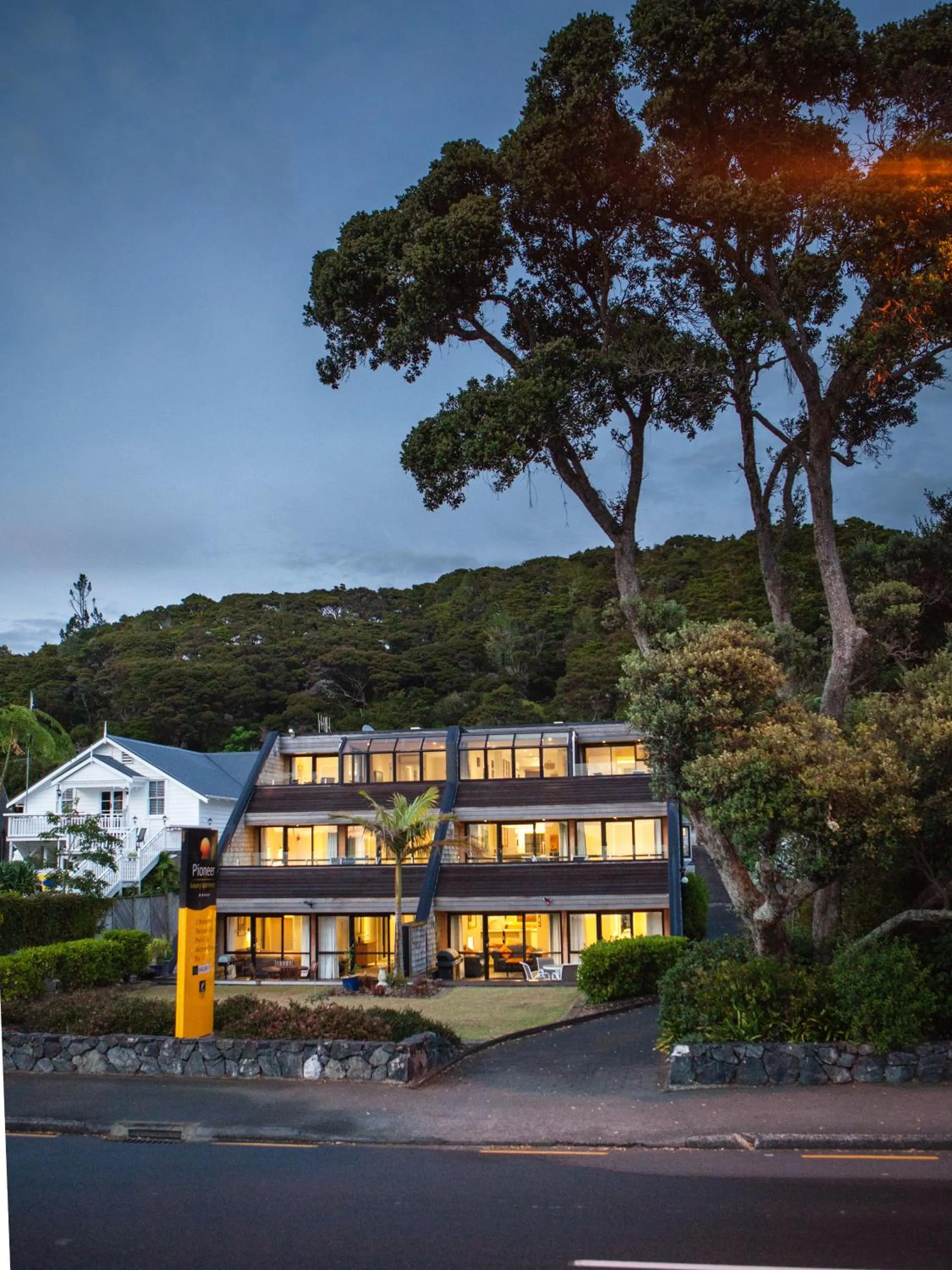 Facade/entrance in Pioneer Waterfront Apartments