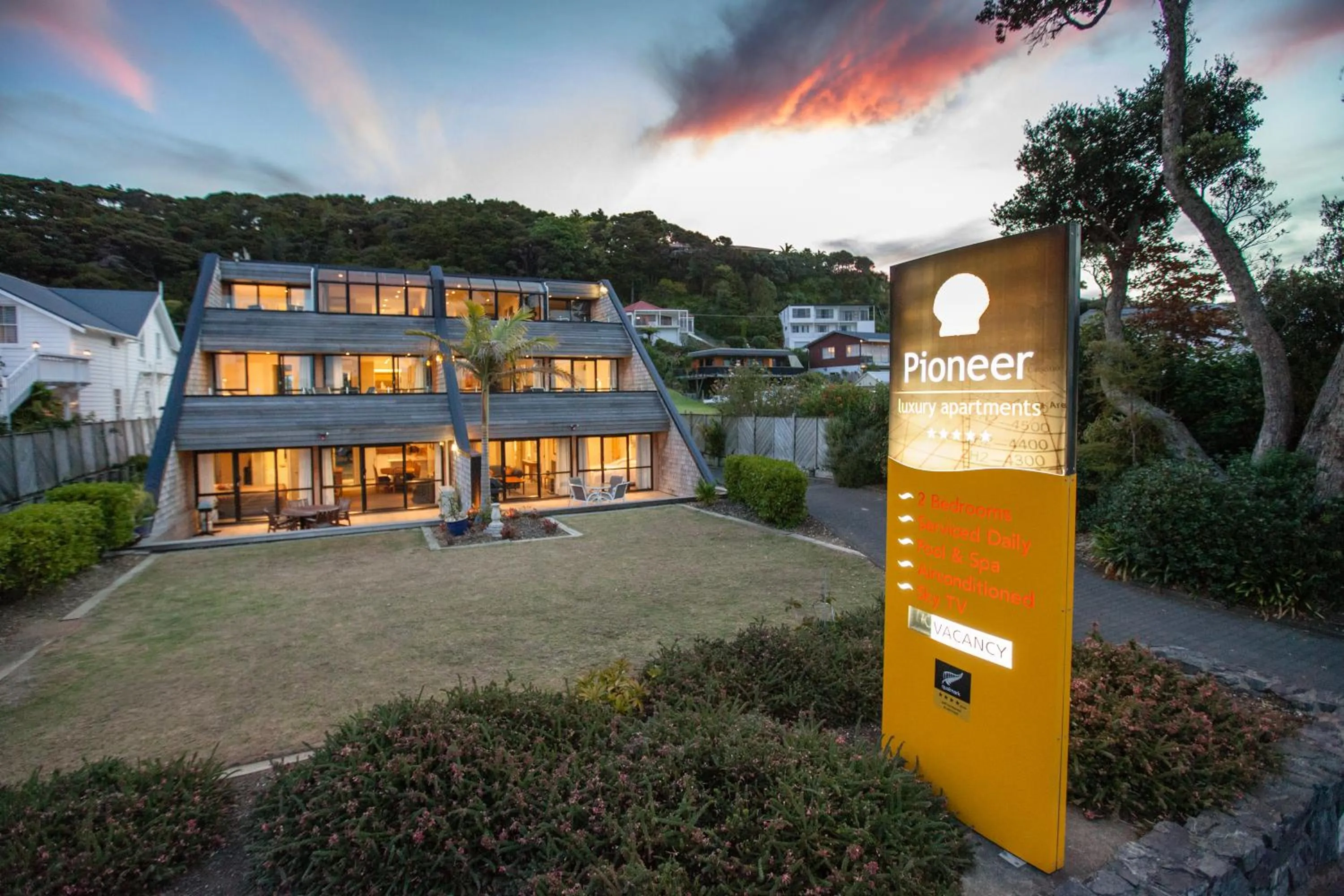Facade/entrance in Pioneer Waterfront Apartments