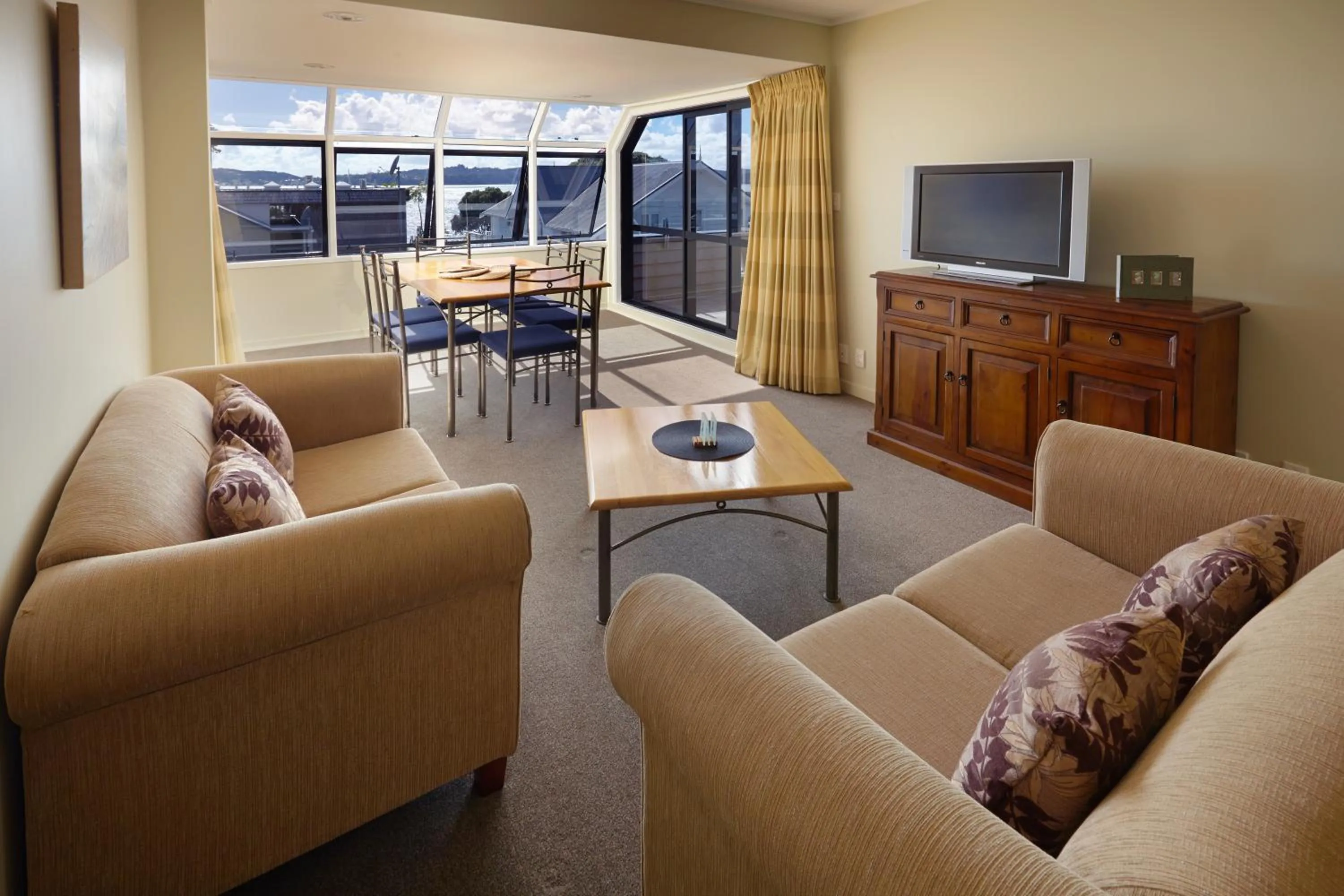 Living room in Pioneer Waterfront Apartments