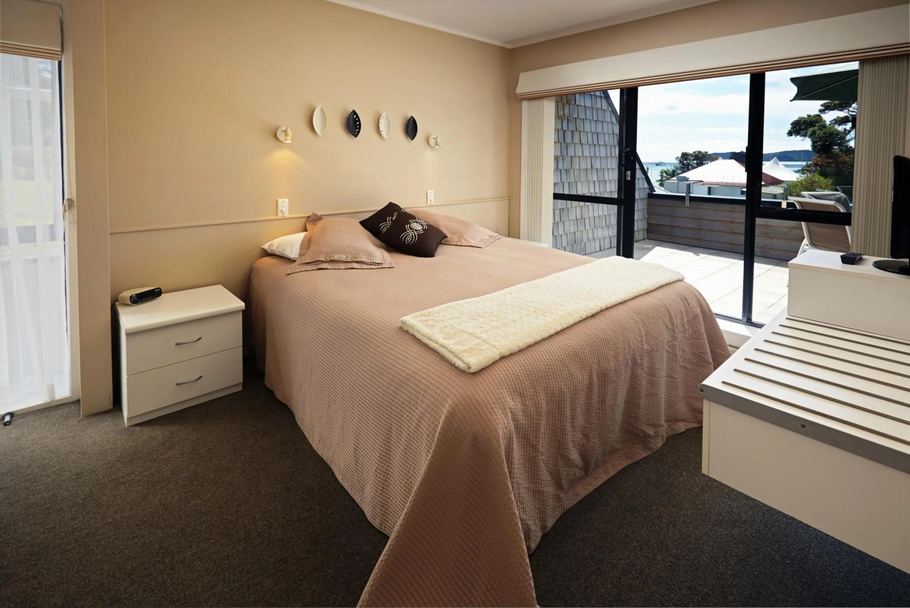 Bed in Pioneer Waterfront Apartments