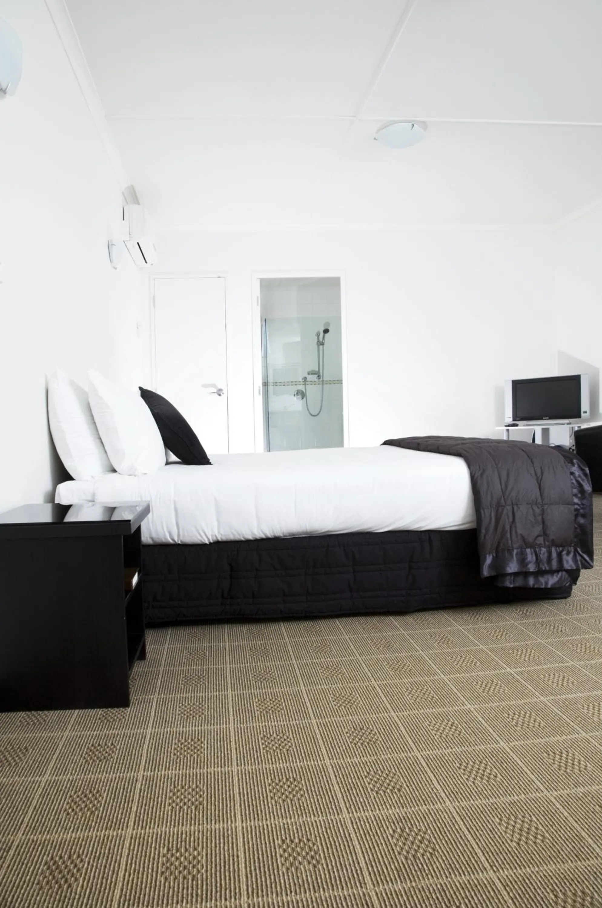 Photo of the whole room, Bed in Hygate Motor Lodge