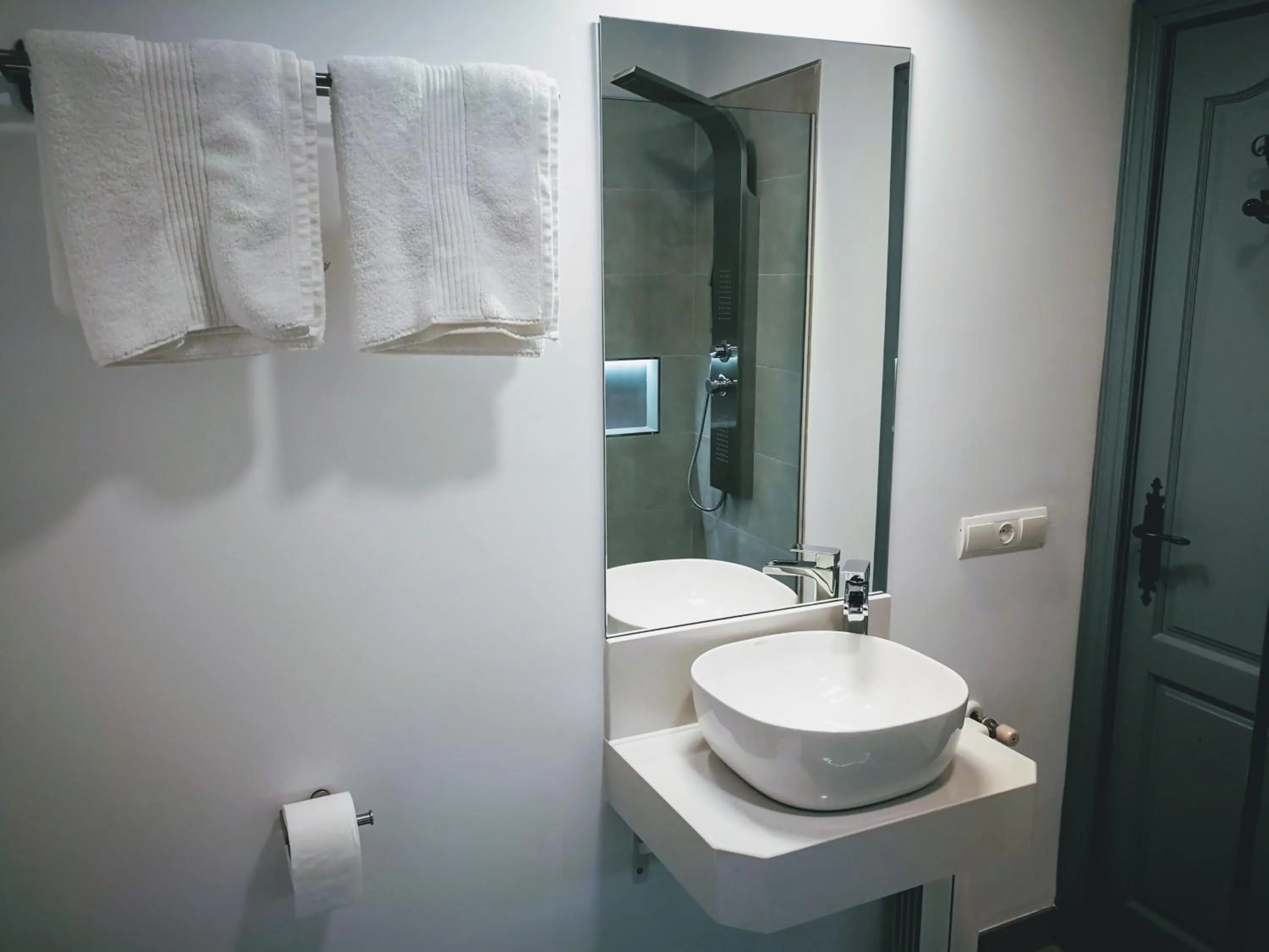 Bathroom in Hotel Ronda Moments