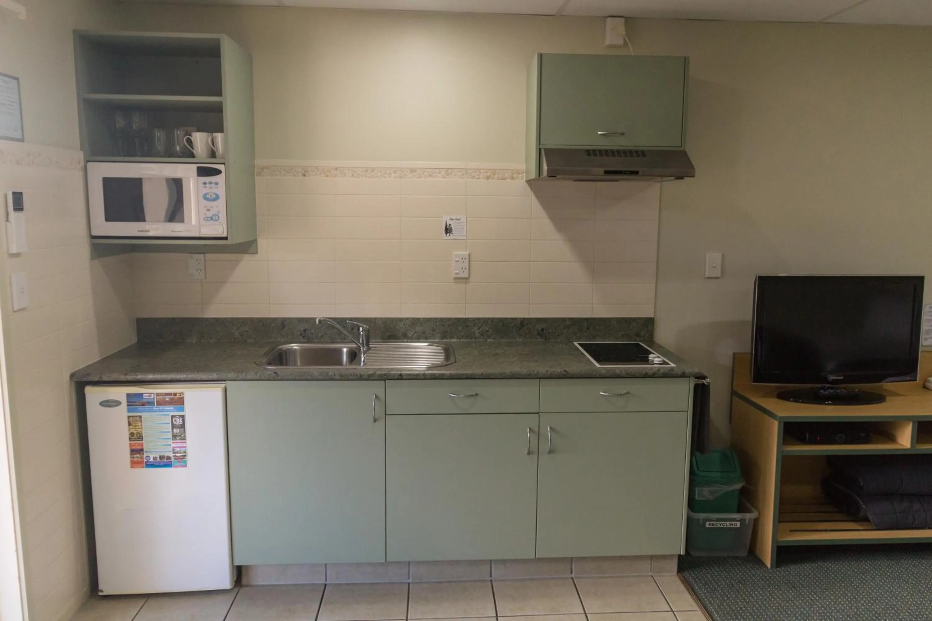 Kitchen or kitchenette in Bay of Islands Gateway Motel & Apartments