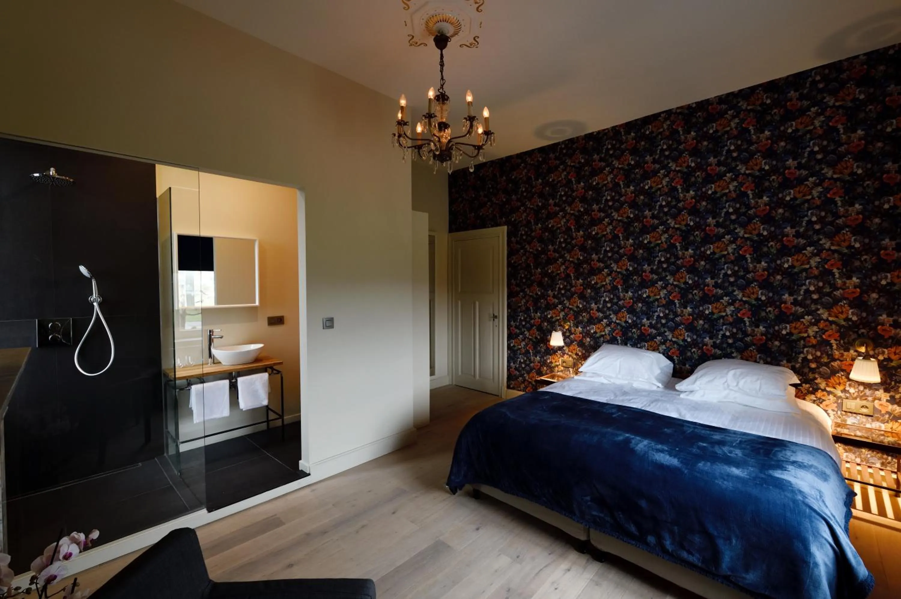 Photo of the whole room in Maison Stout