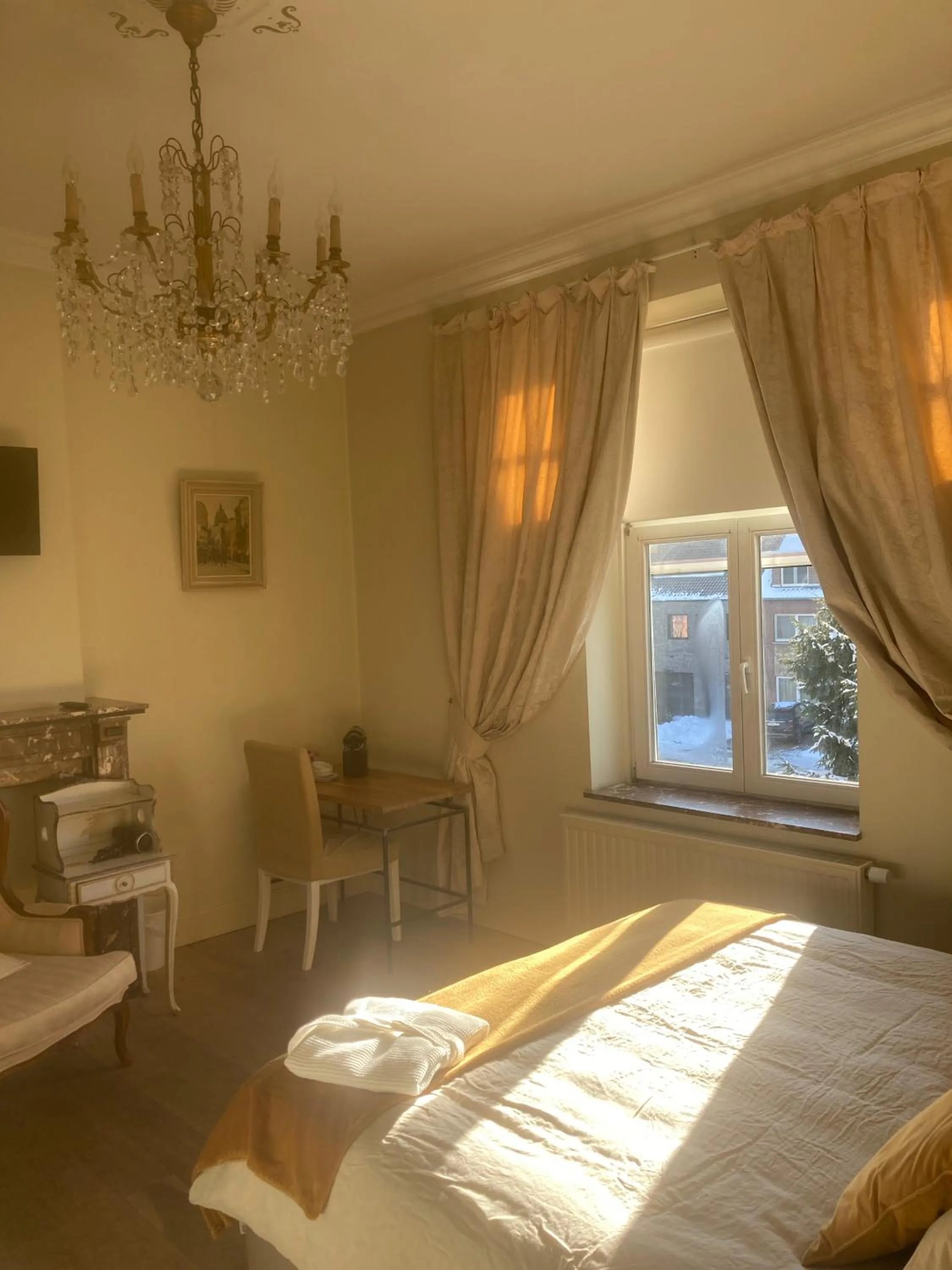 Photo of the whole room in Maison Stout