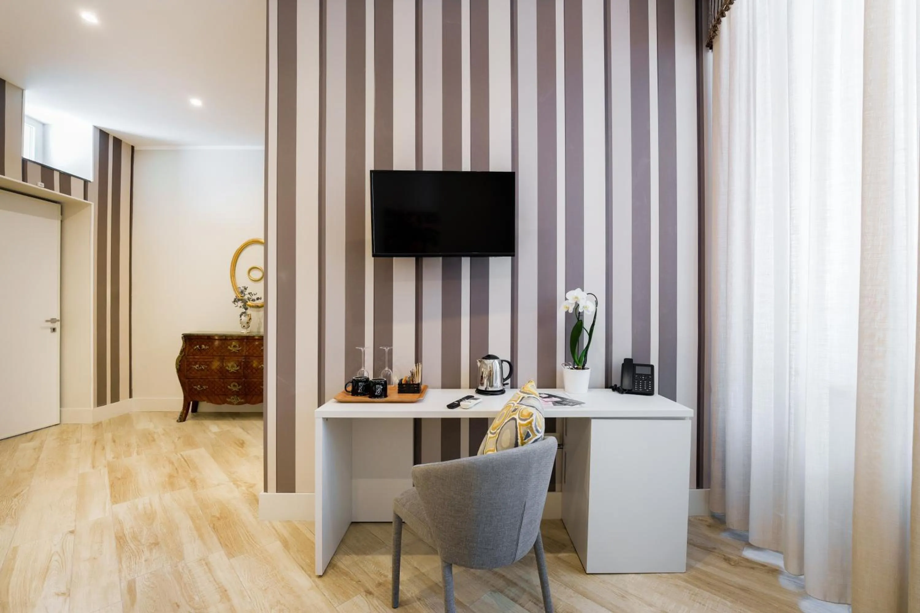 TV and multimedia in It's Room Naples