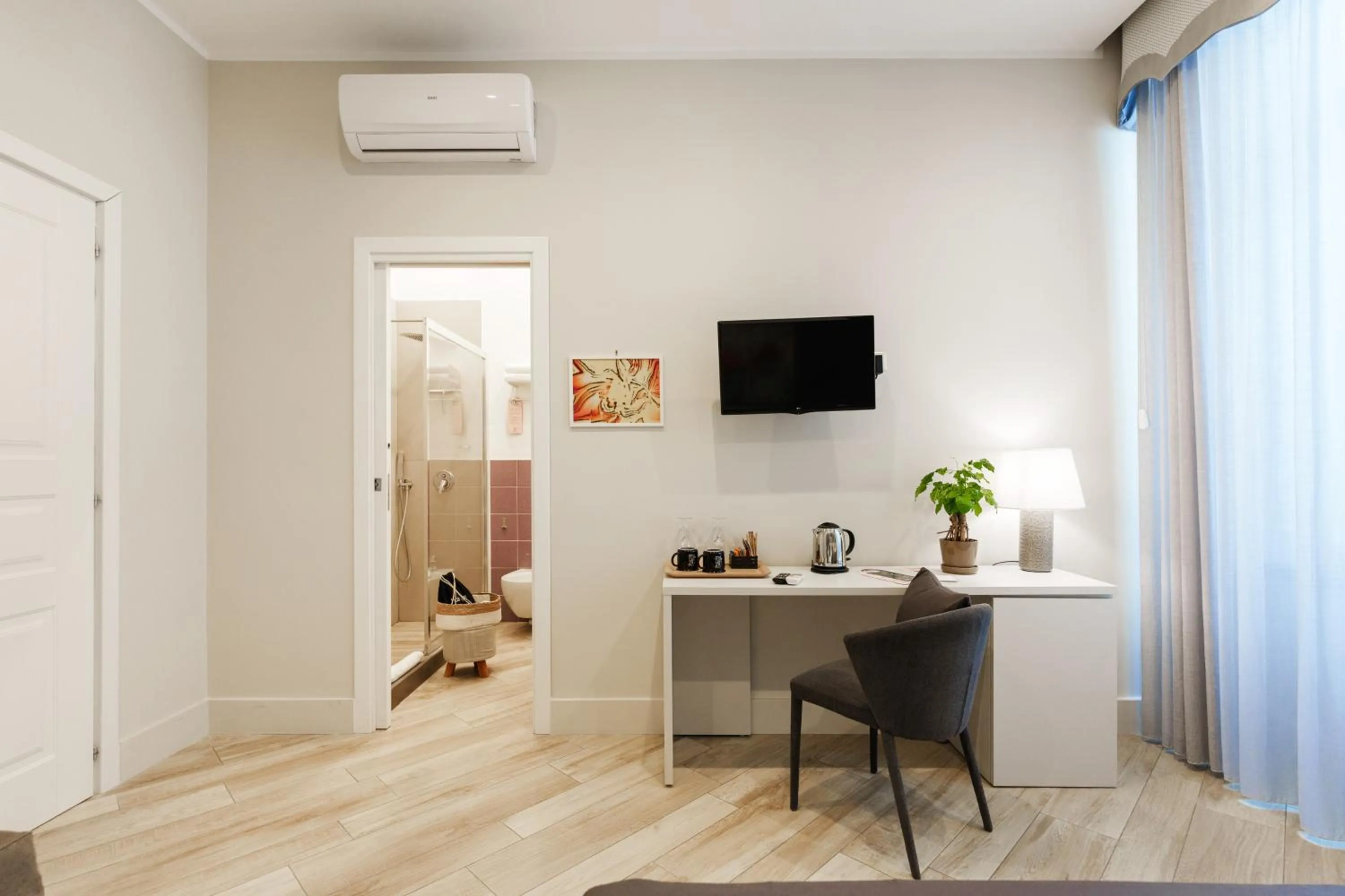 TV and multimedia in It's Room Naples