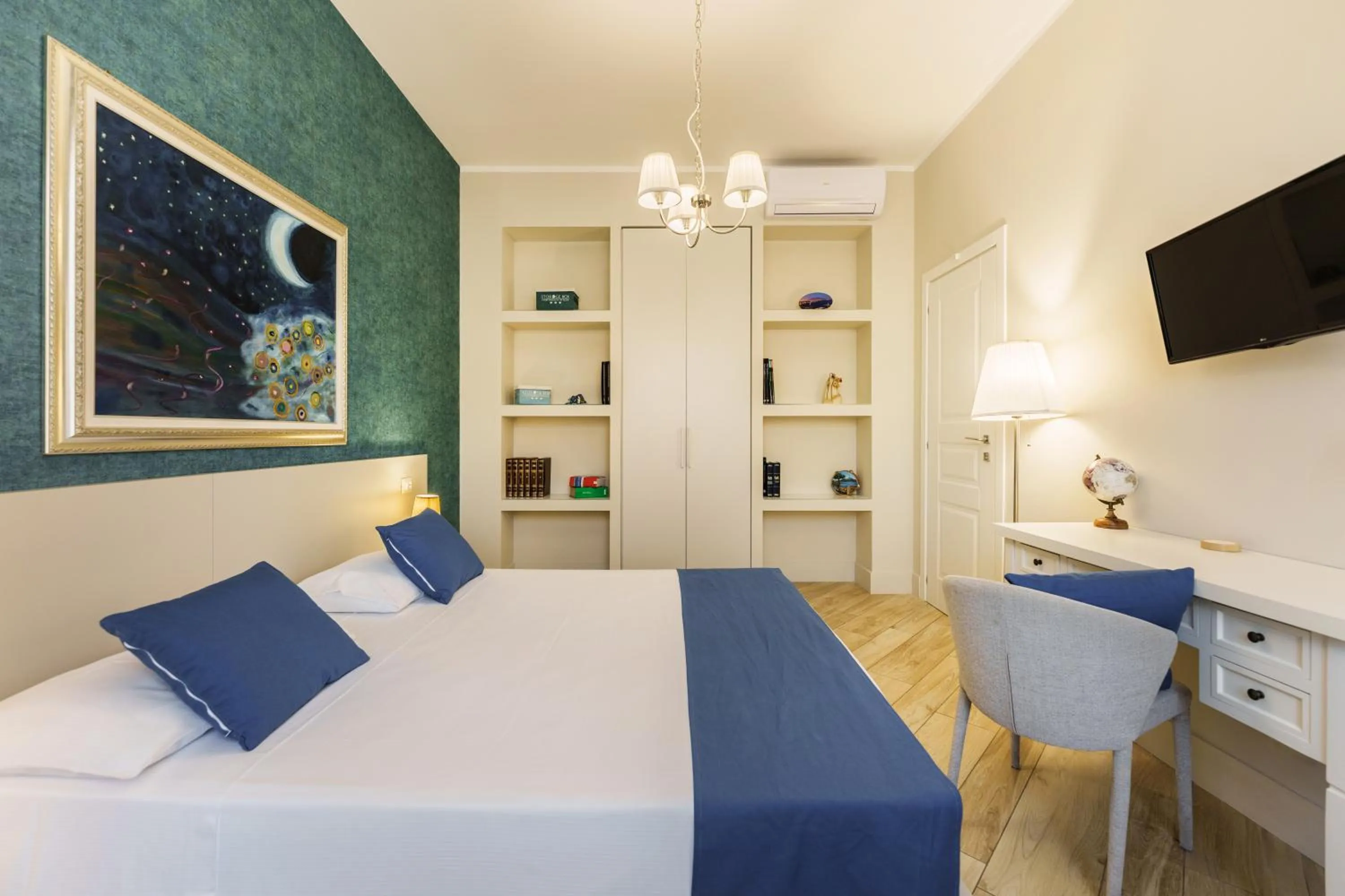 Bed in It's Room Naples